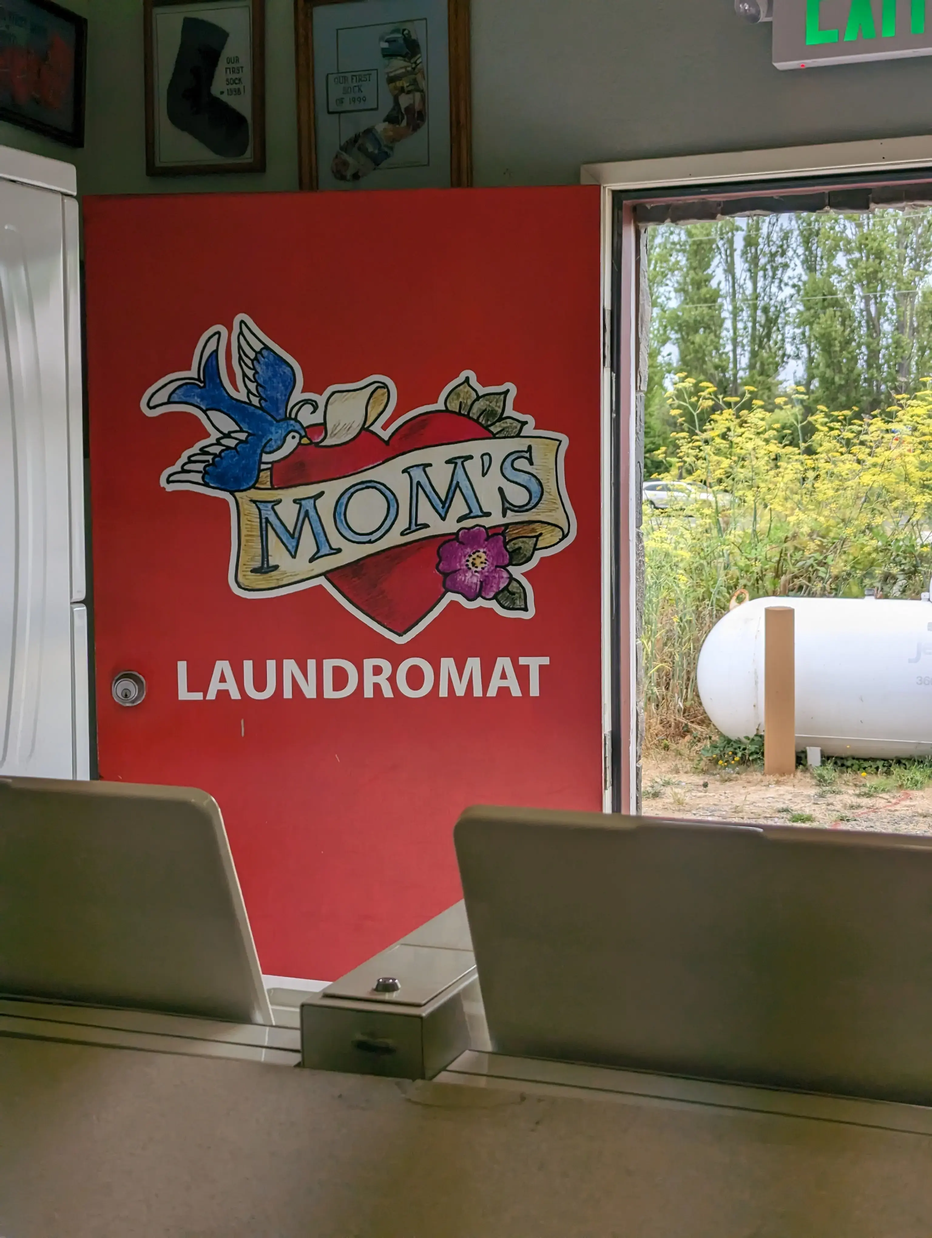 Mom's Laundromat thumbnail 9