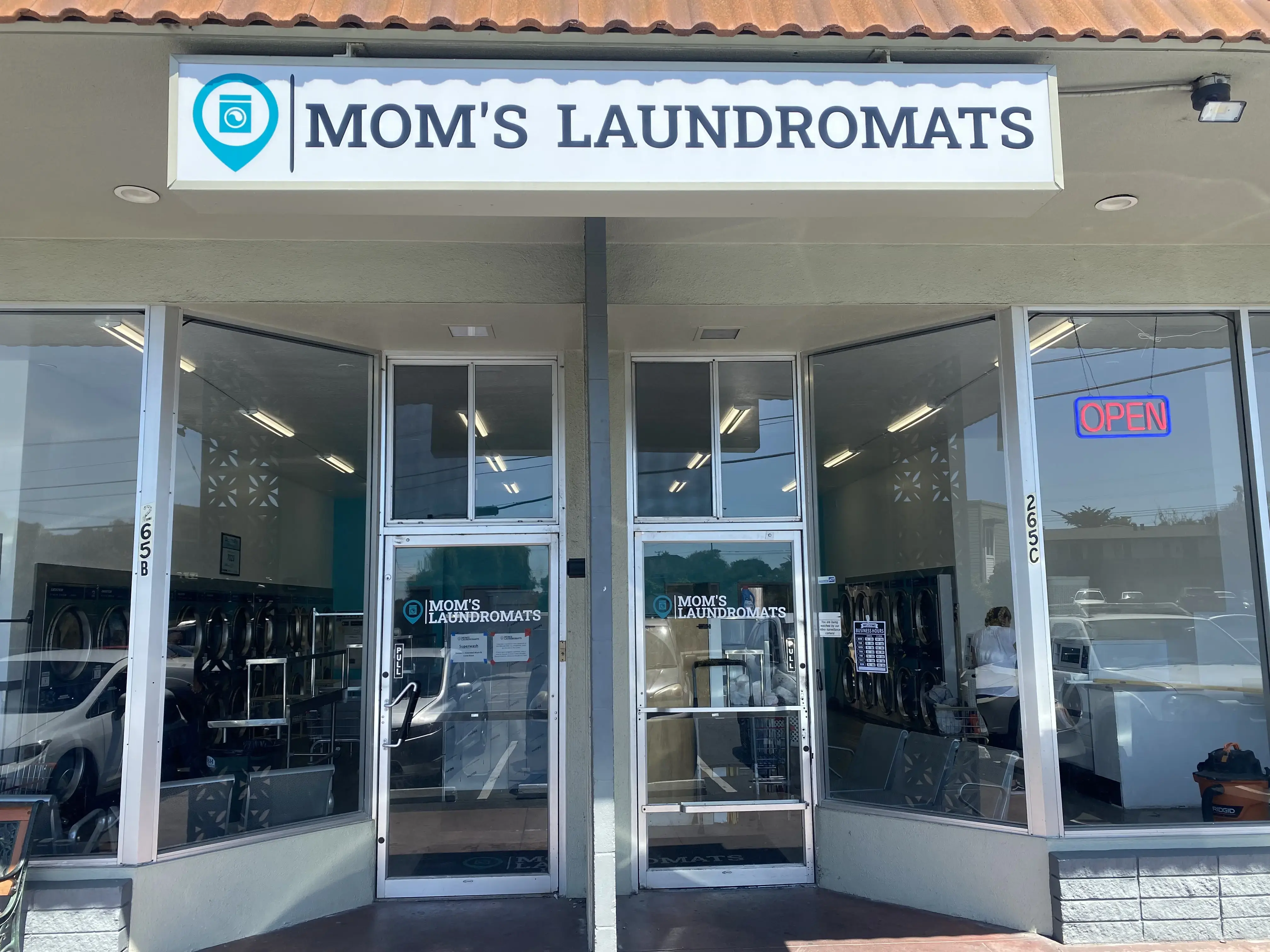 Mom's Laundromats thumbnail 4