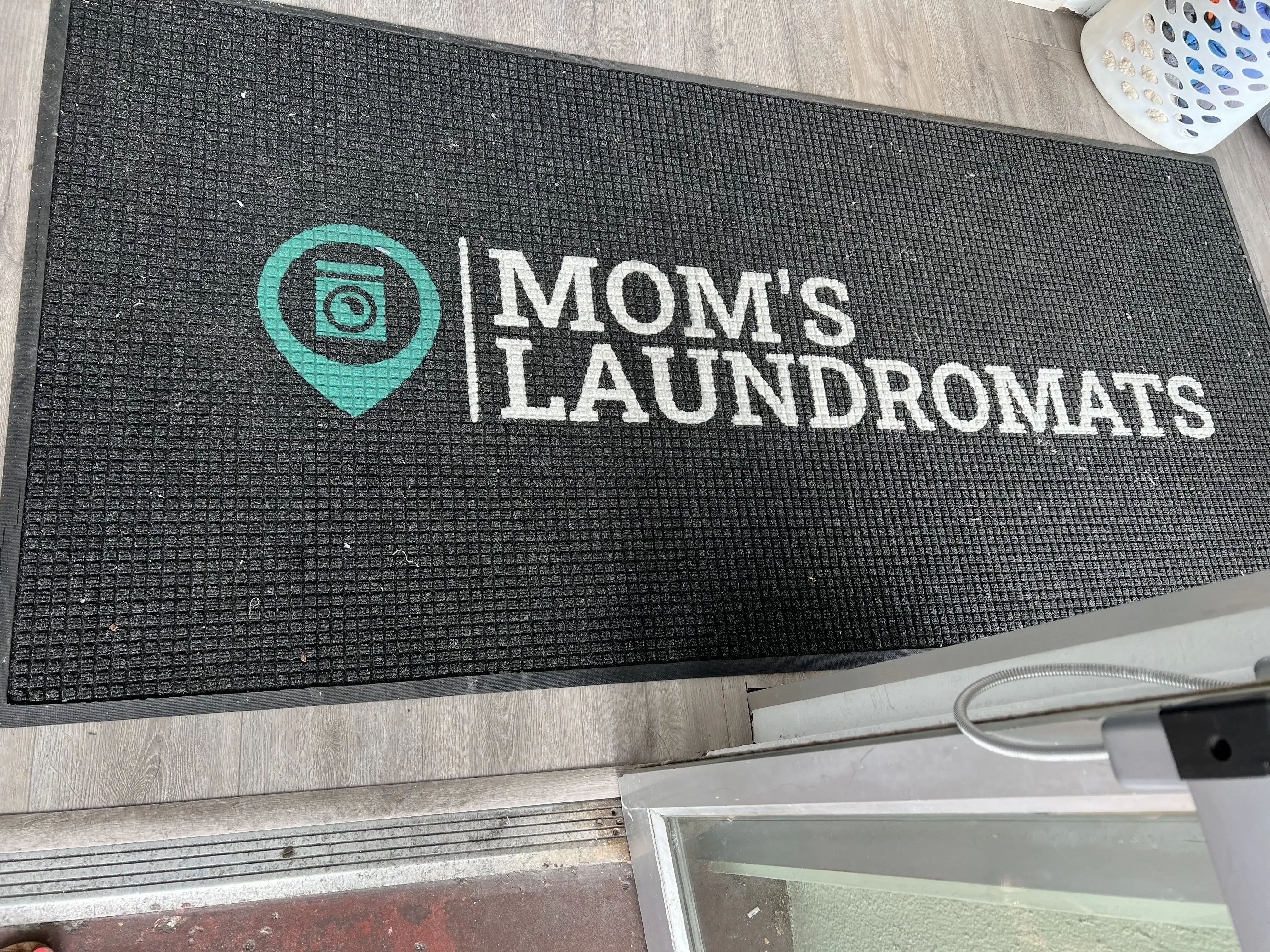 Mom's Laundromats - Image 11