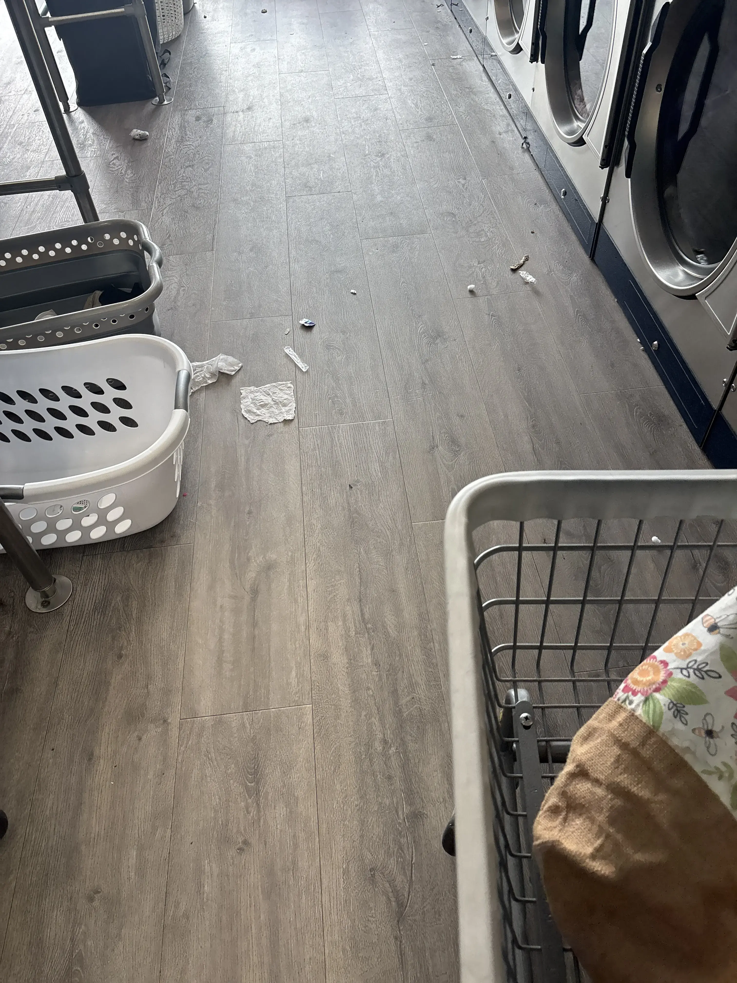 Mom's Laundromats thumbnail 14