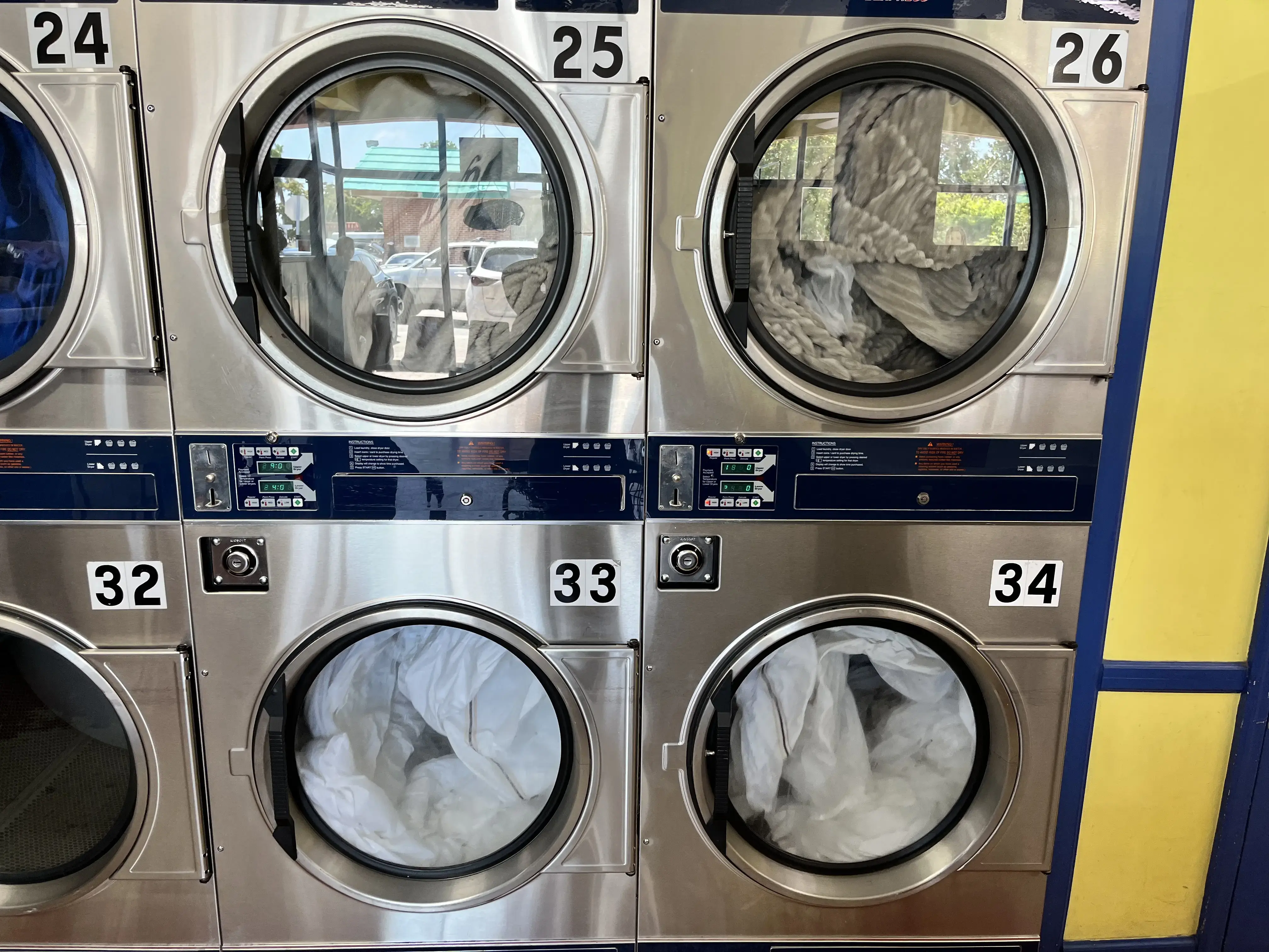 Mona Lisa Coin Laundry thumbnail 19