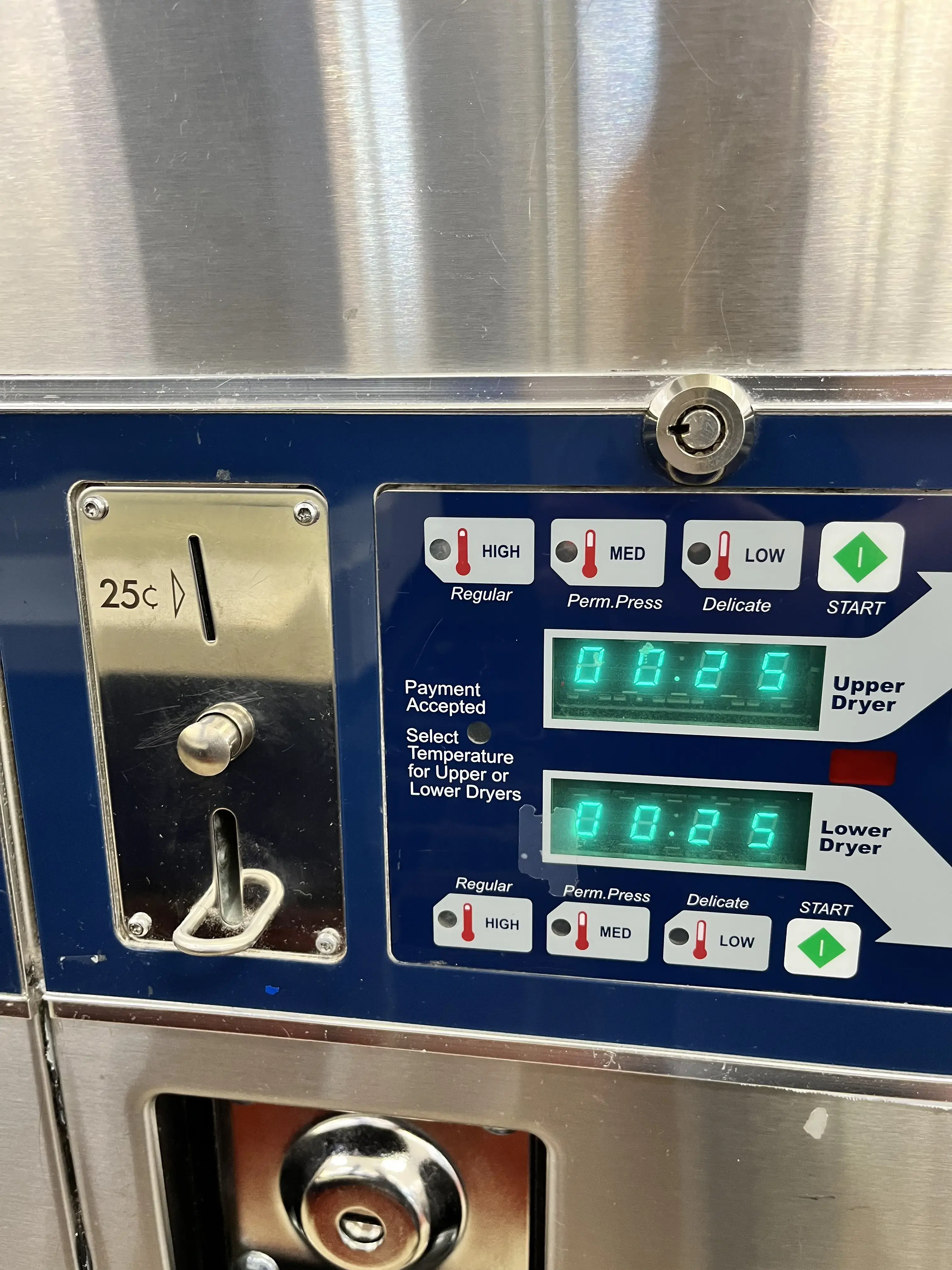 Mona Lisa Coin Laundry - Image 3