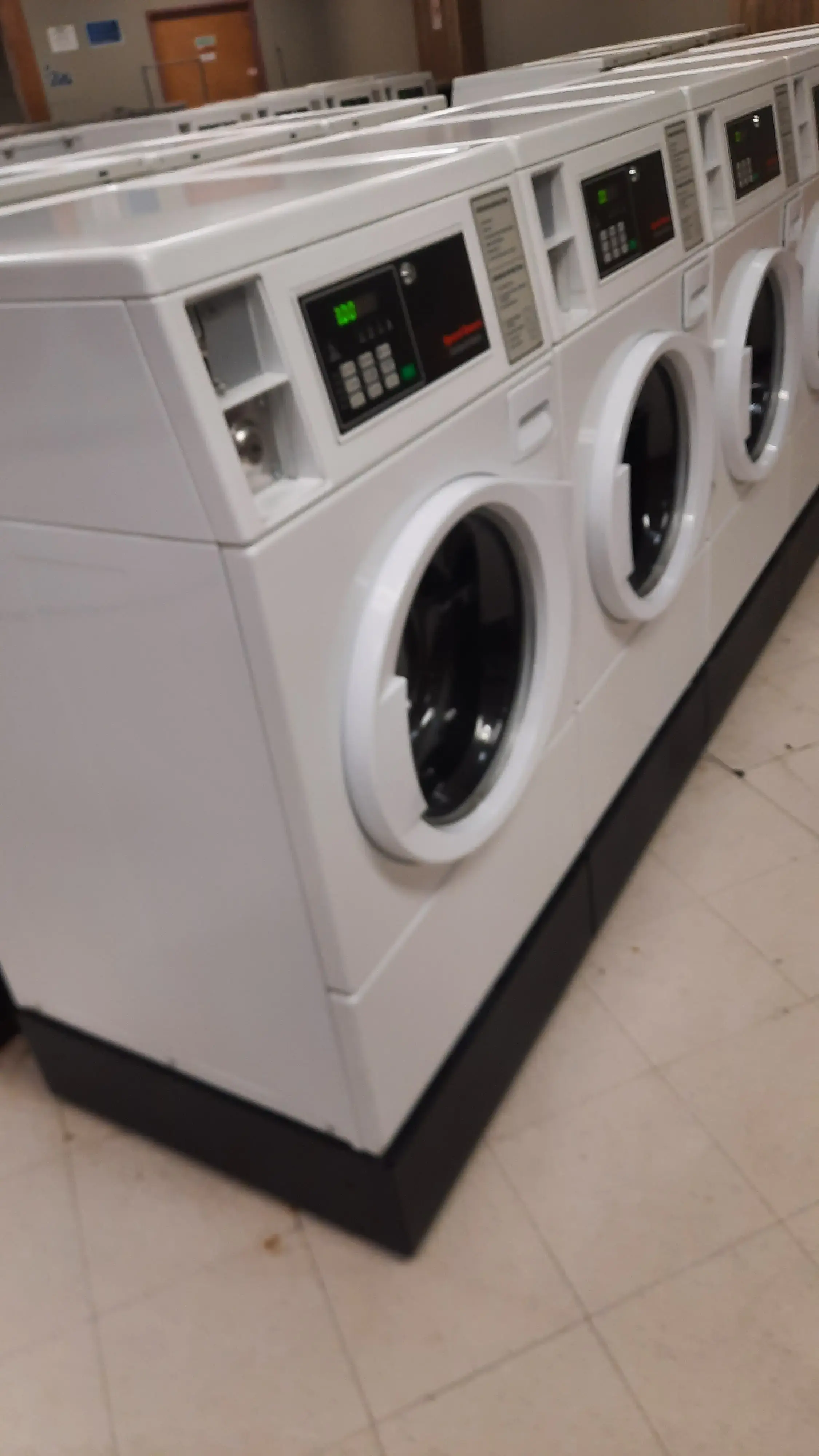 Monmouth Laundromat thumbnail 6