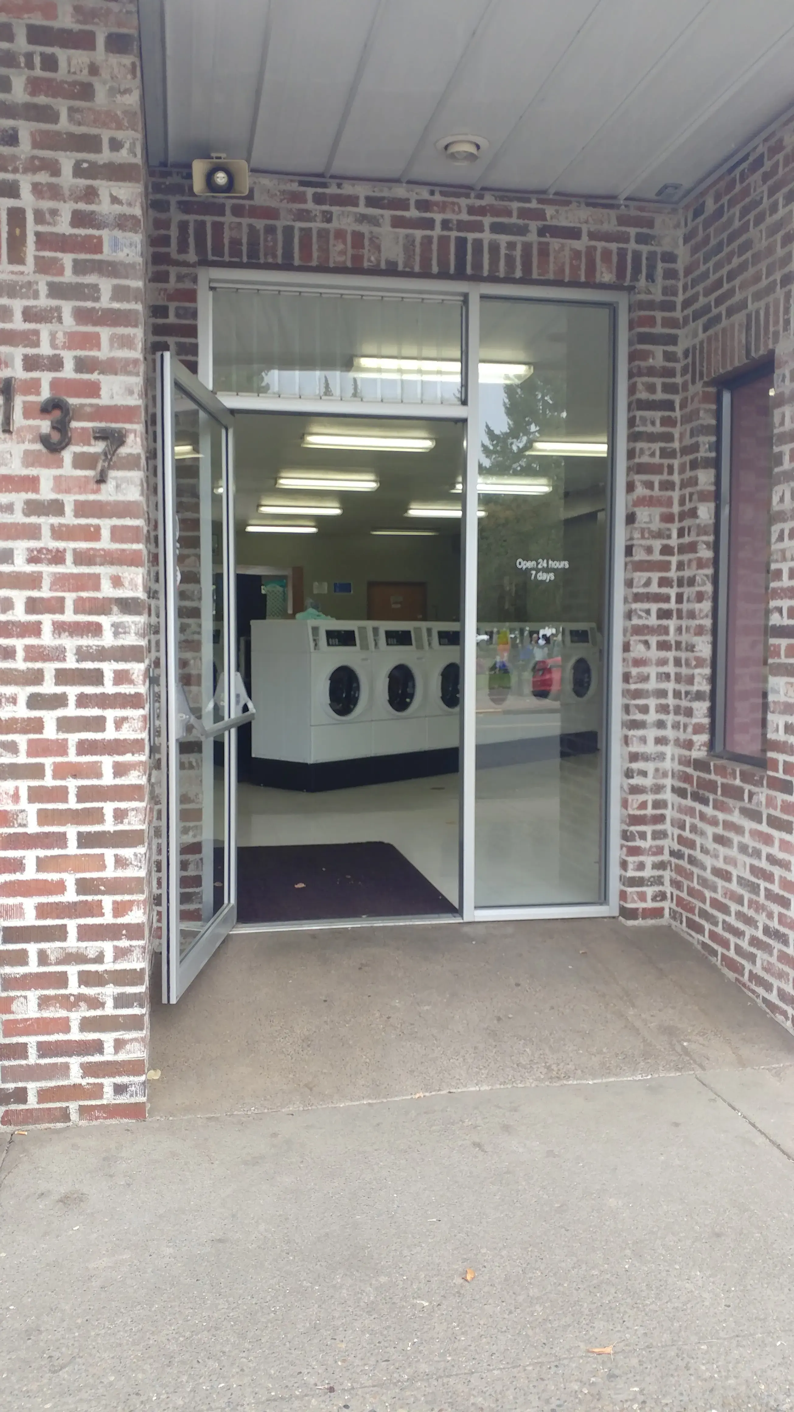 Monmouth Laundromat thumbnail 3