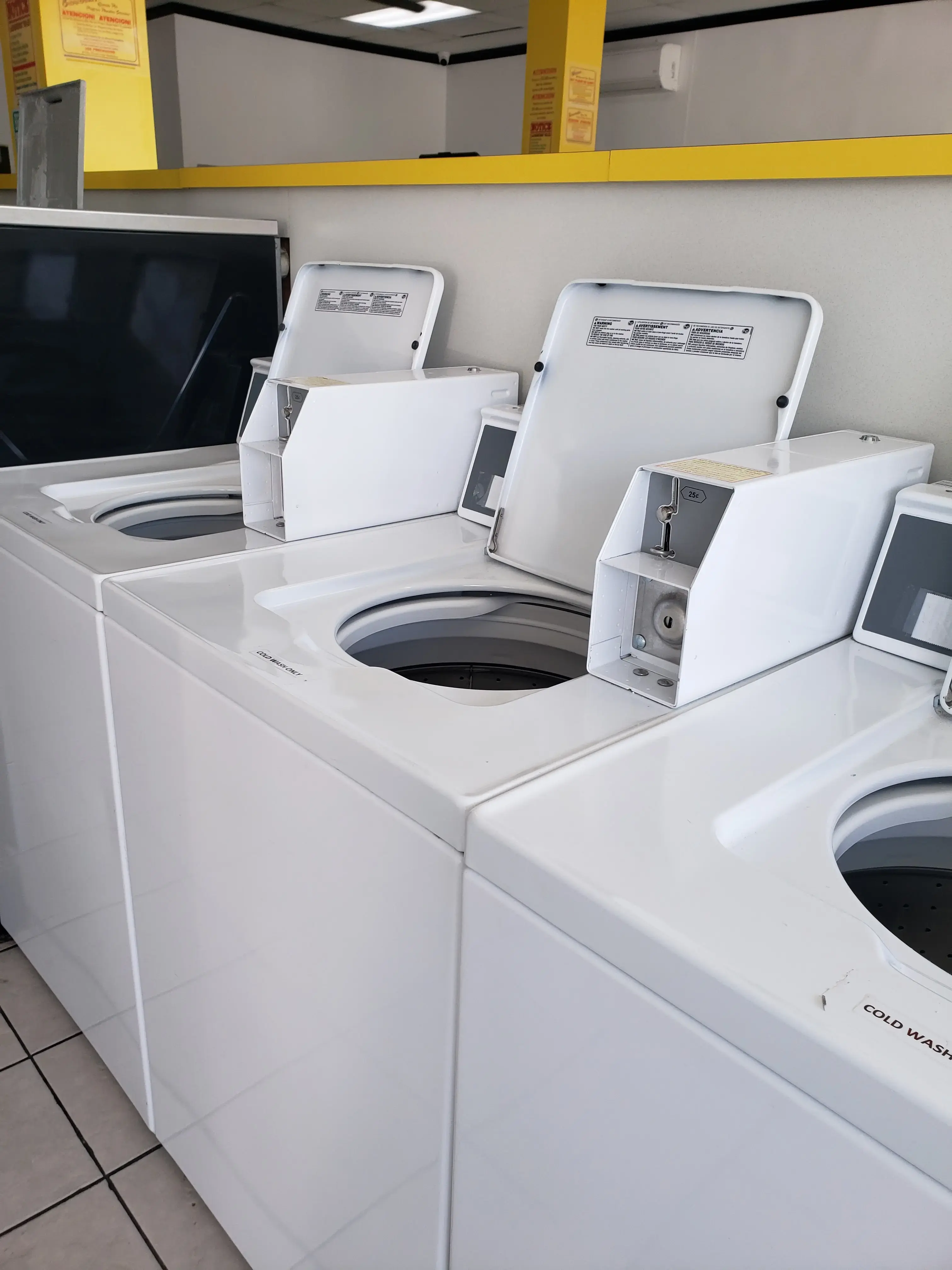 Monrovia Coin Laundry - Image 14