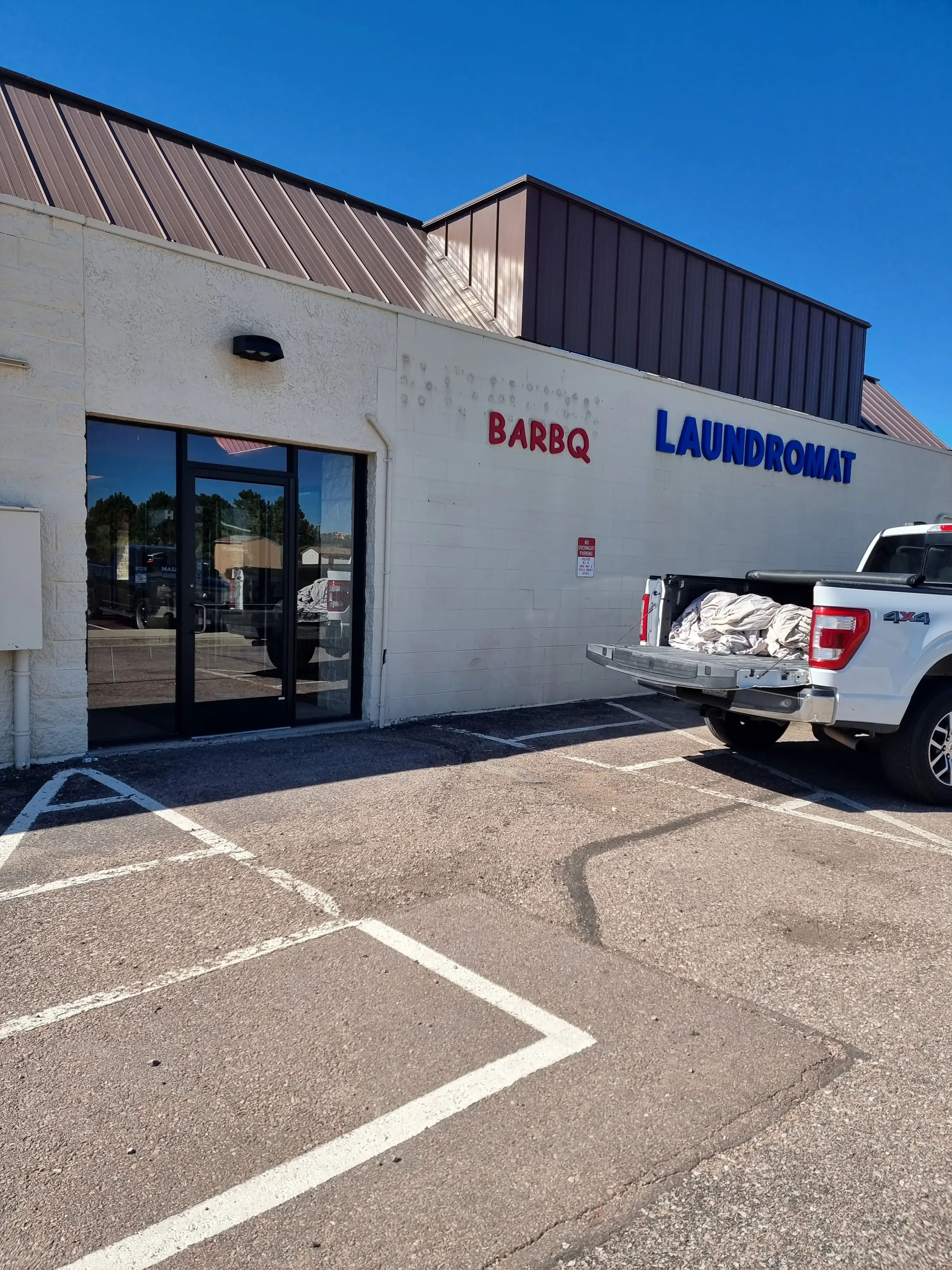 Monument Laundry - Image 8