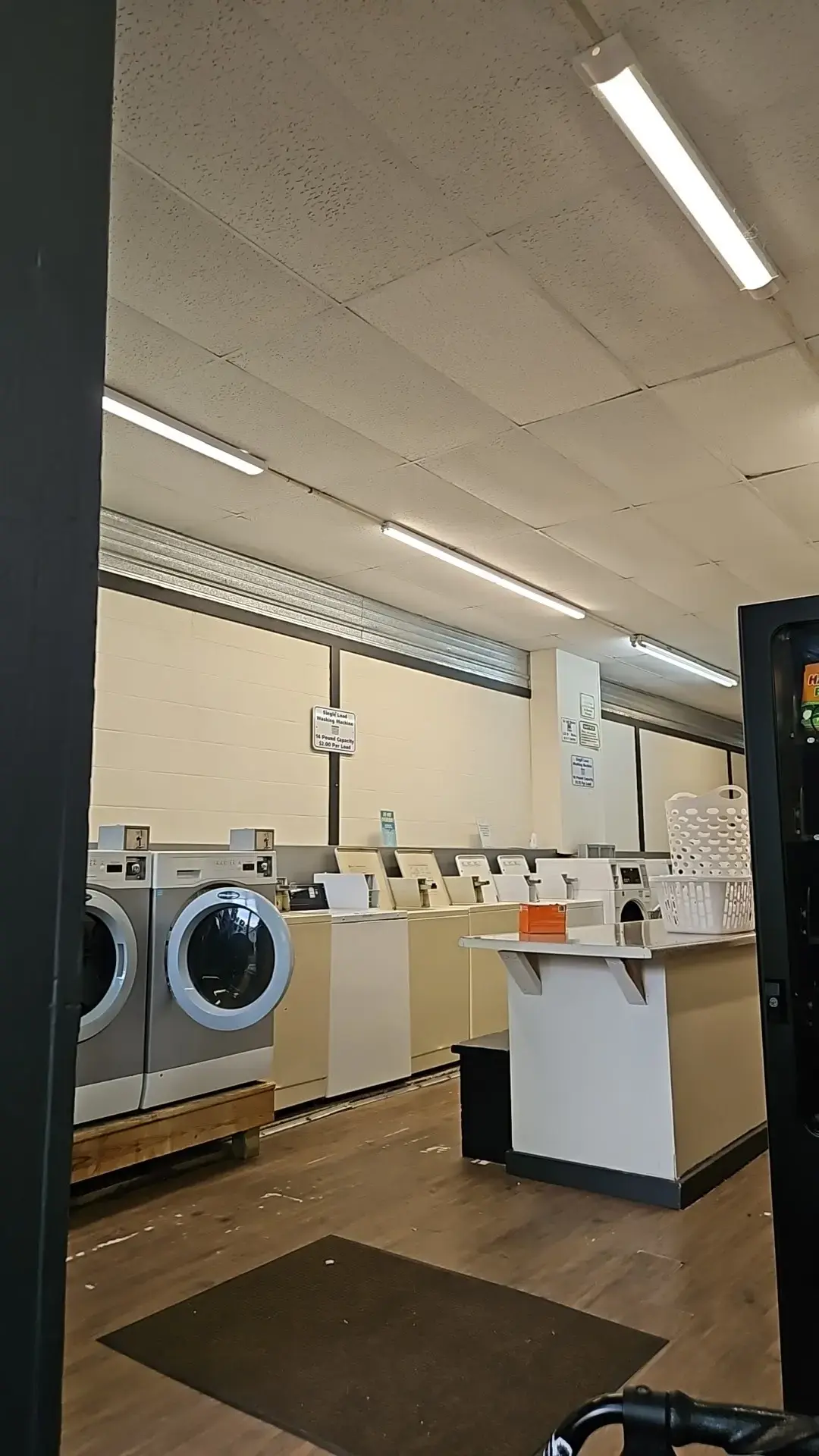 Mound Street Laundromat thumbnail 16