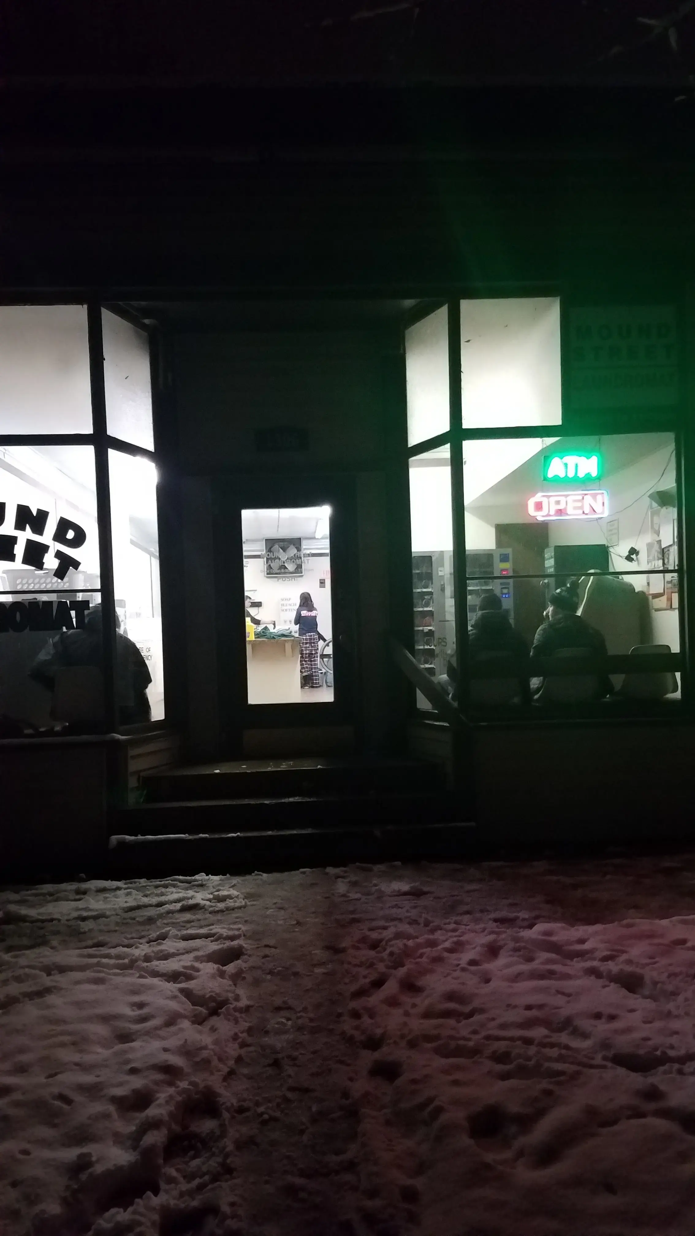 Mound Street Laundromat thumbnail 20