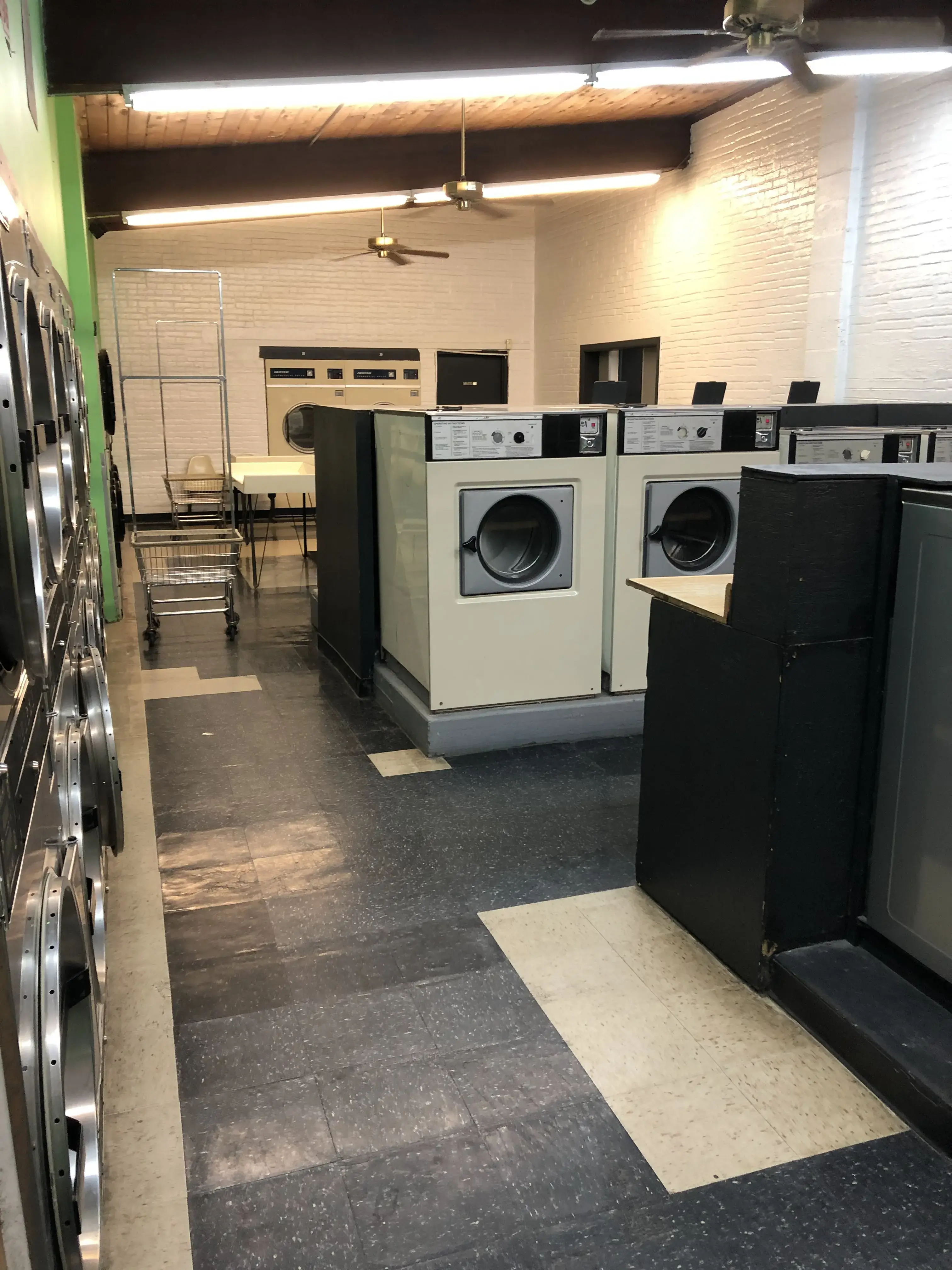 Mount Pocono Laundromat - Image 14