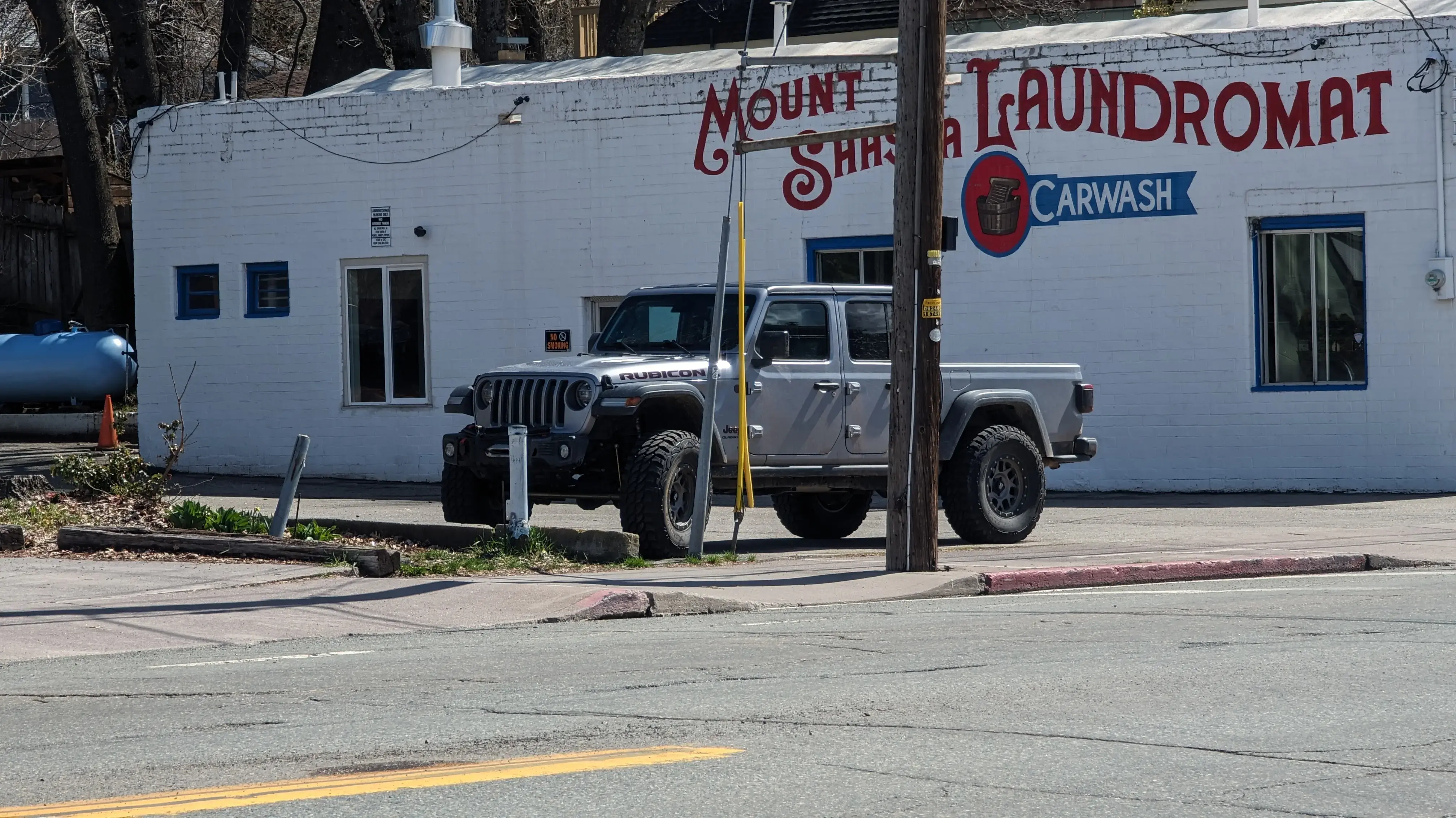 Mount Shasta Laundromat & Car Wash thumbnail 8