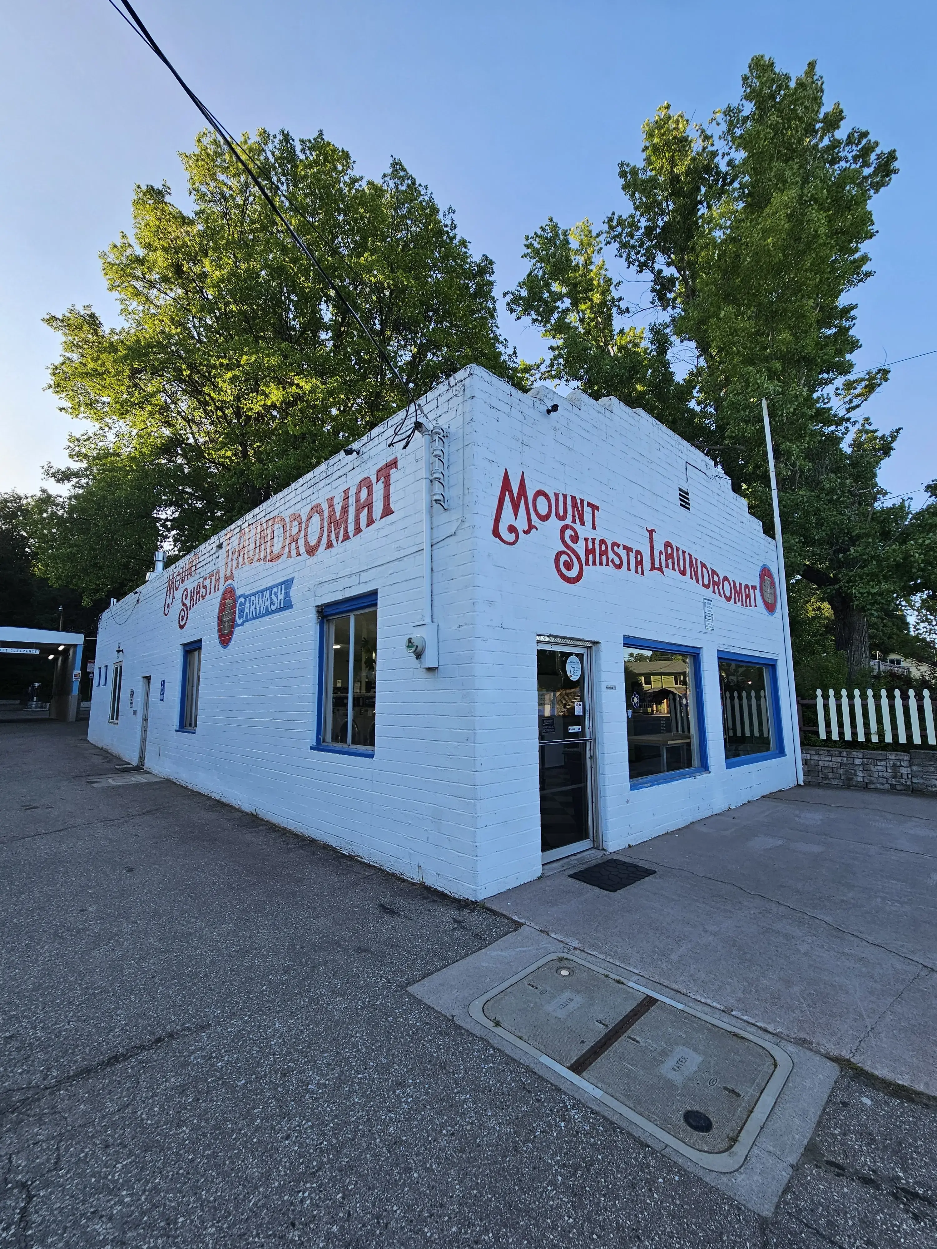 Mount Shasta Laundromat & Car Wash thumbnail 2