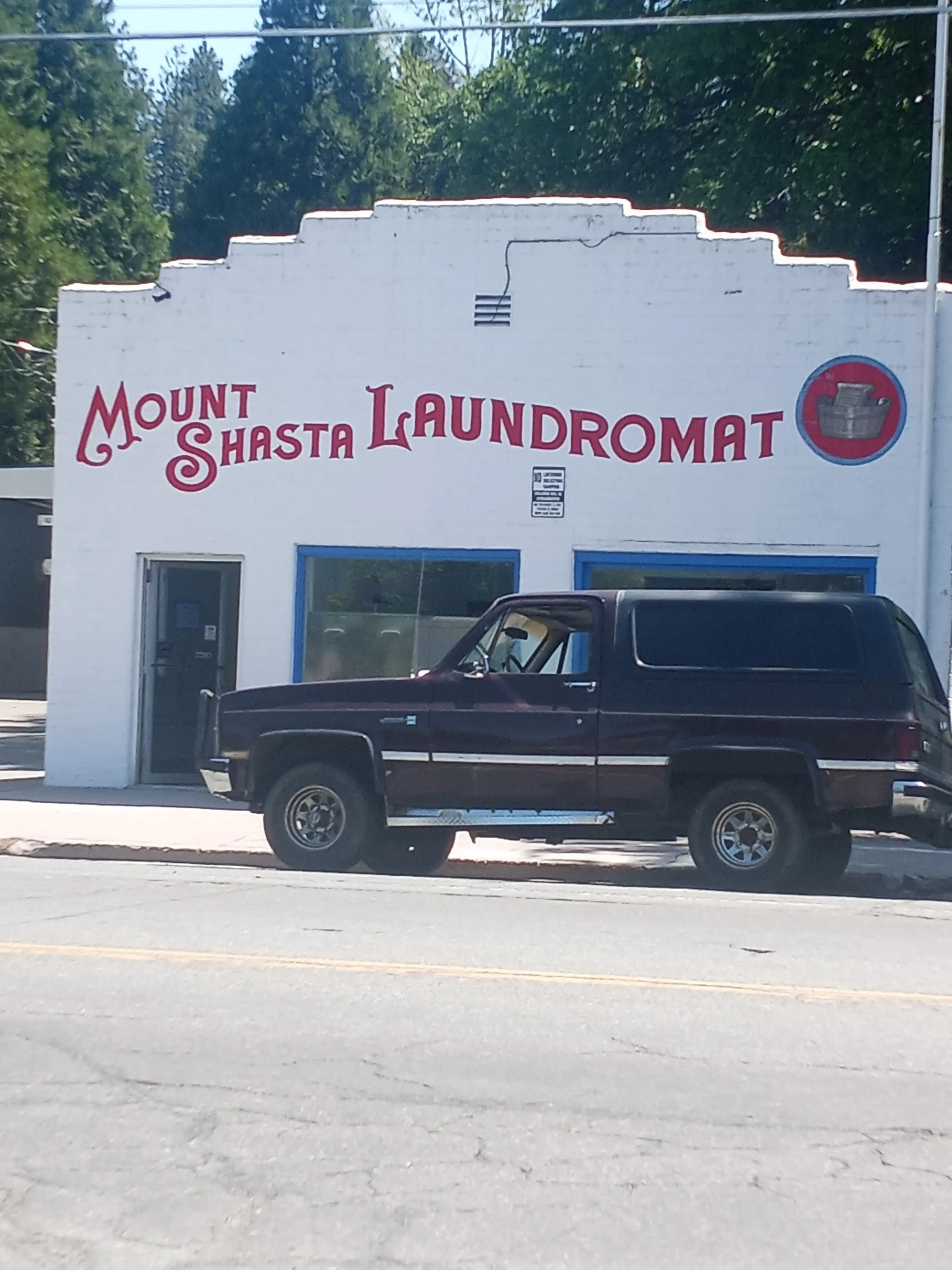 Mount Shasta Laundromat & Car Wash thumbnail 10