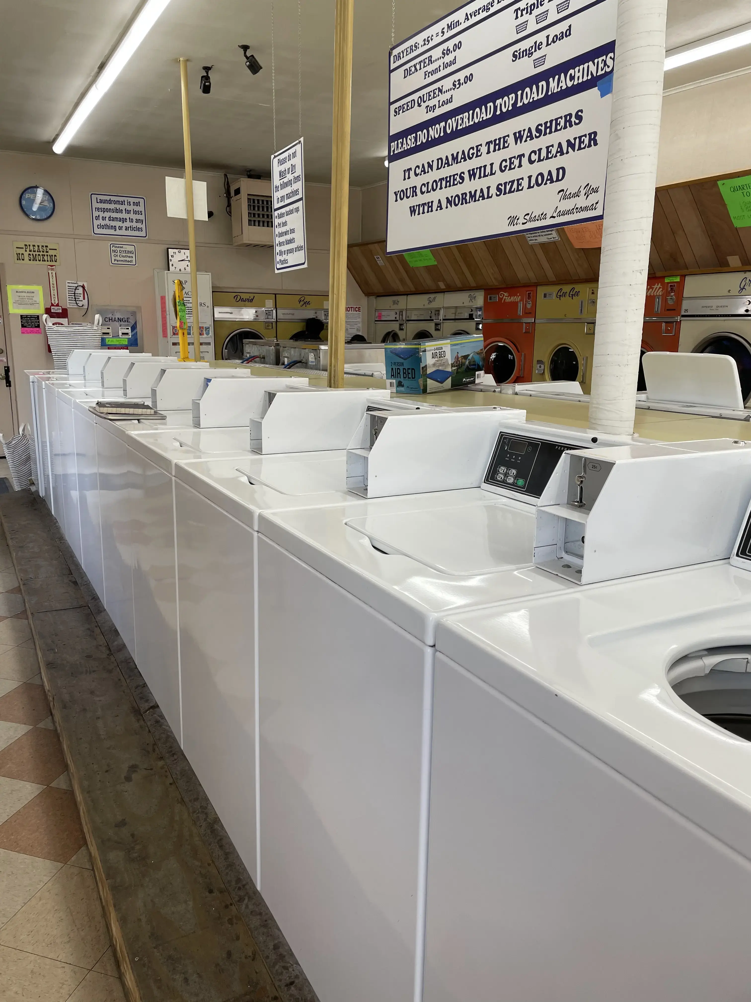 Mount Shasta Laundromat & Car Wash thumbnail 3