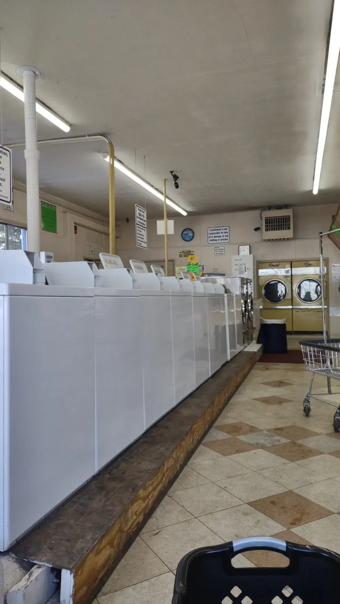 Mount Shasta Laundromat & Car Wash - Image 4