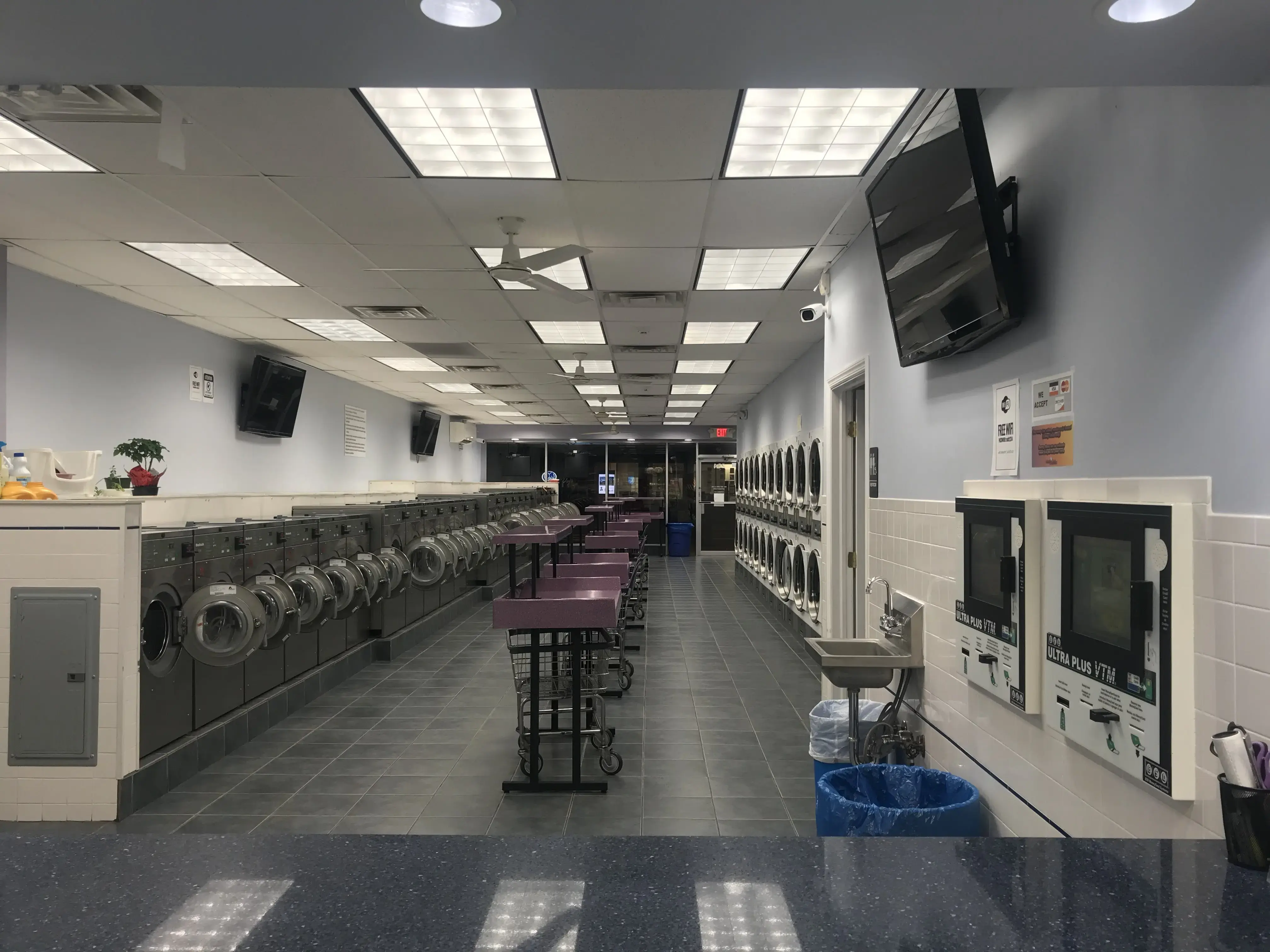Mountain Ave Laundromat thumbnail 15