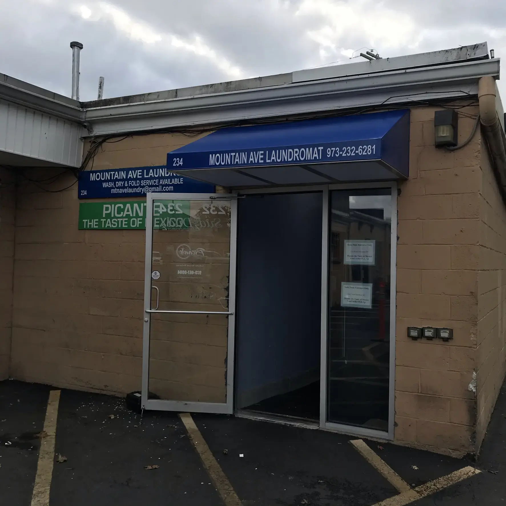 Mountain Ave Laundromat thumbnail 13