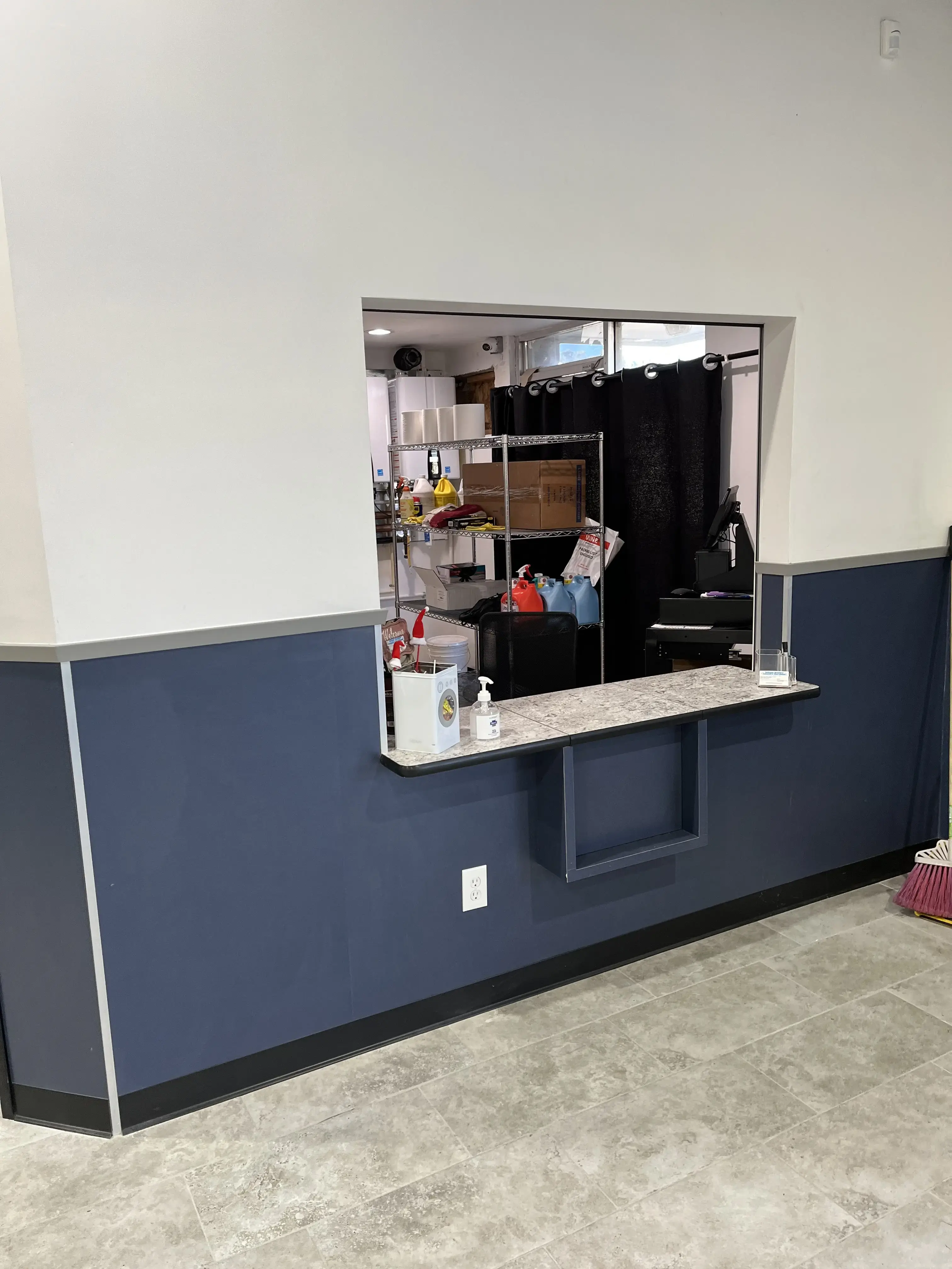 Mountain Coin Laundry/ Lavanderia - Image 18