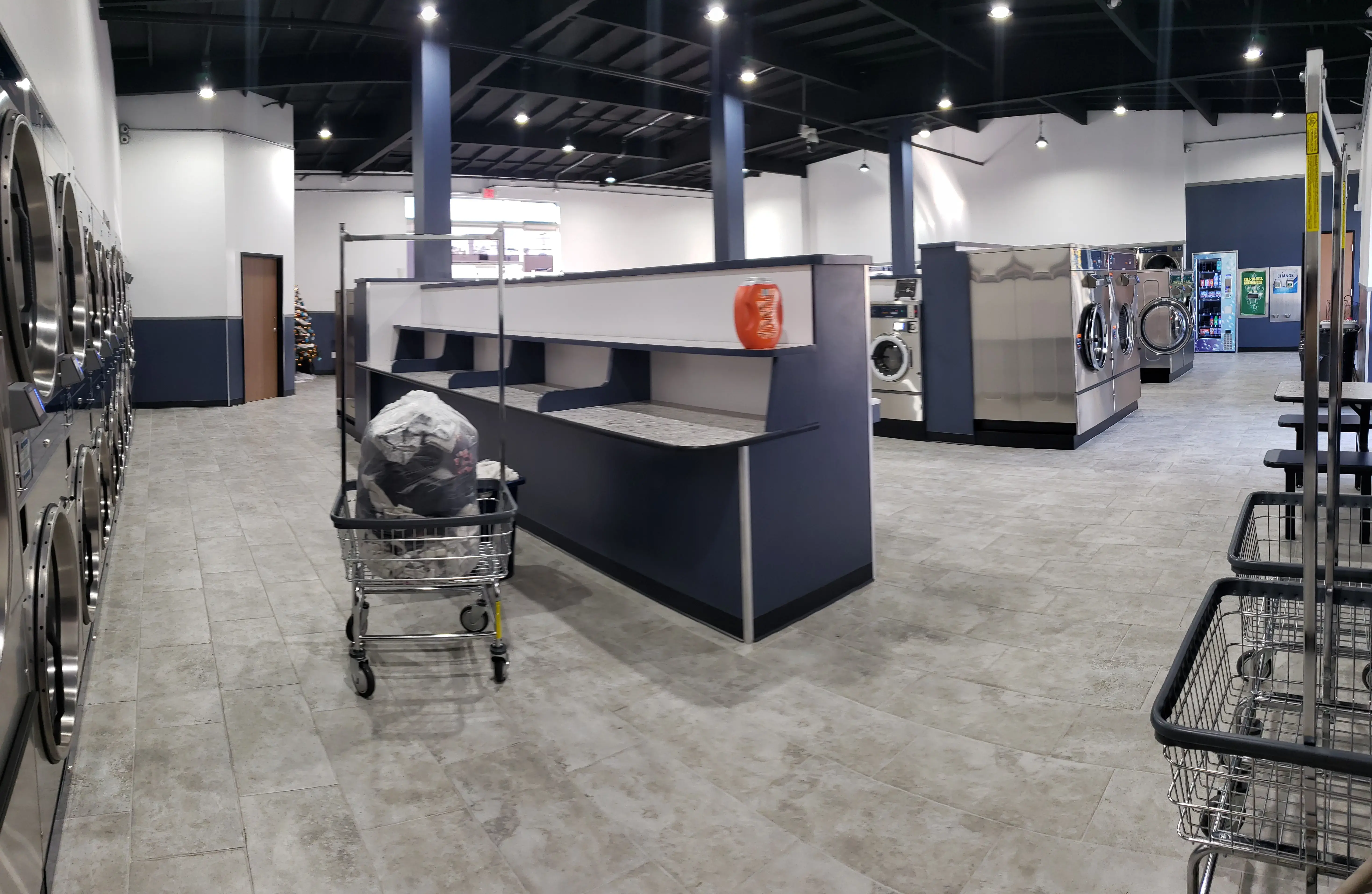 Mountain Coin Laundry/ Lavanderia thumbnail 7