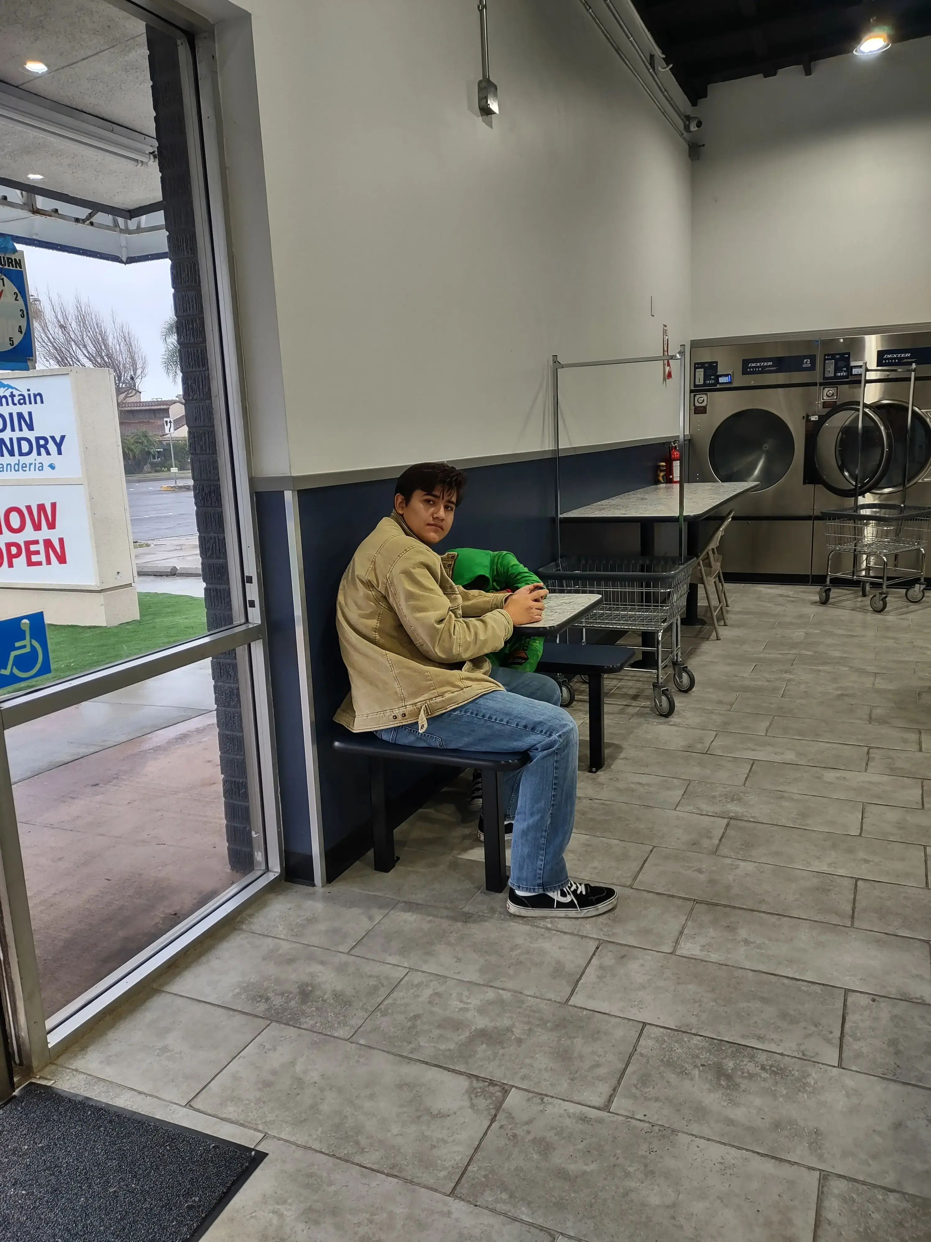 Mountain Coin Laundry/ Lavanderia thumbnail 11