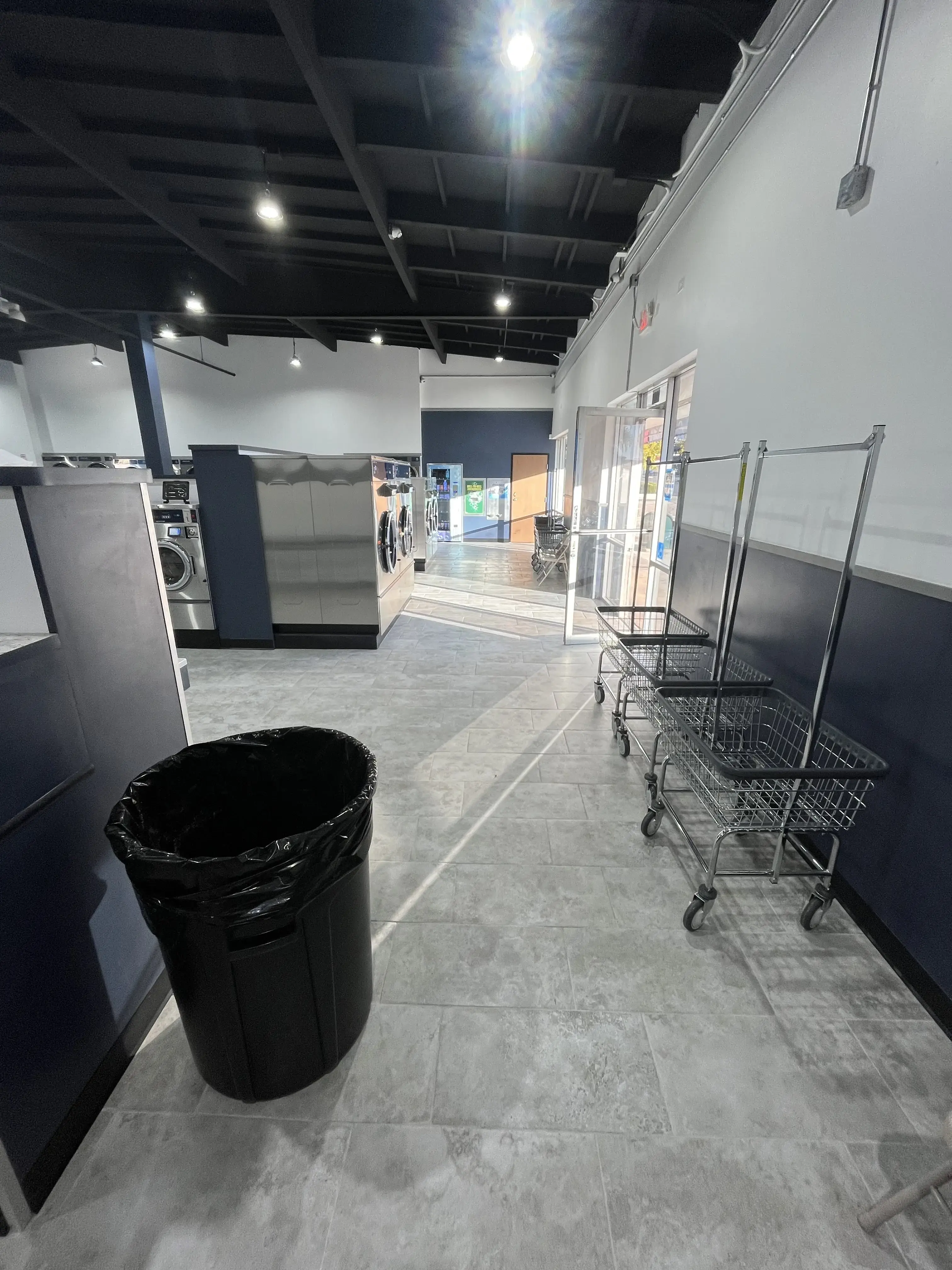 Mountain Coin Laundry/ Lavanderia - Image 15