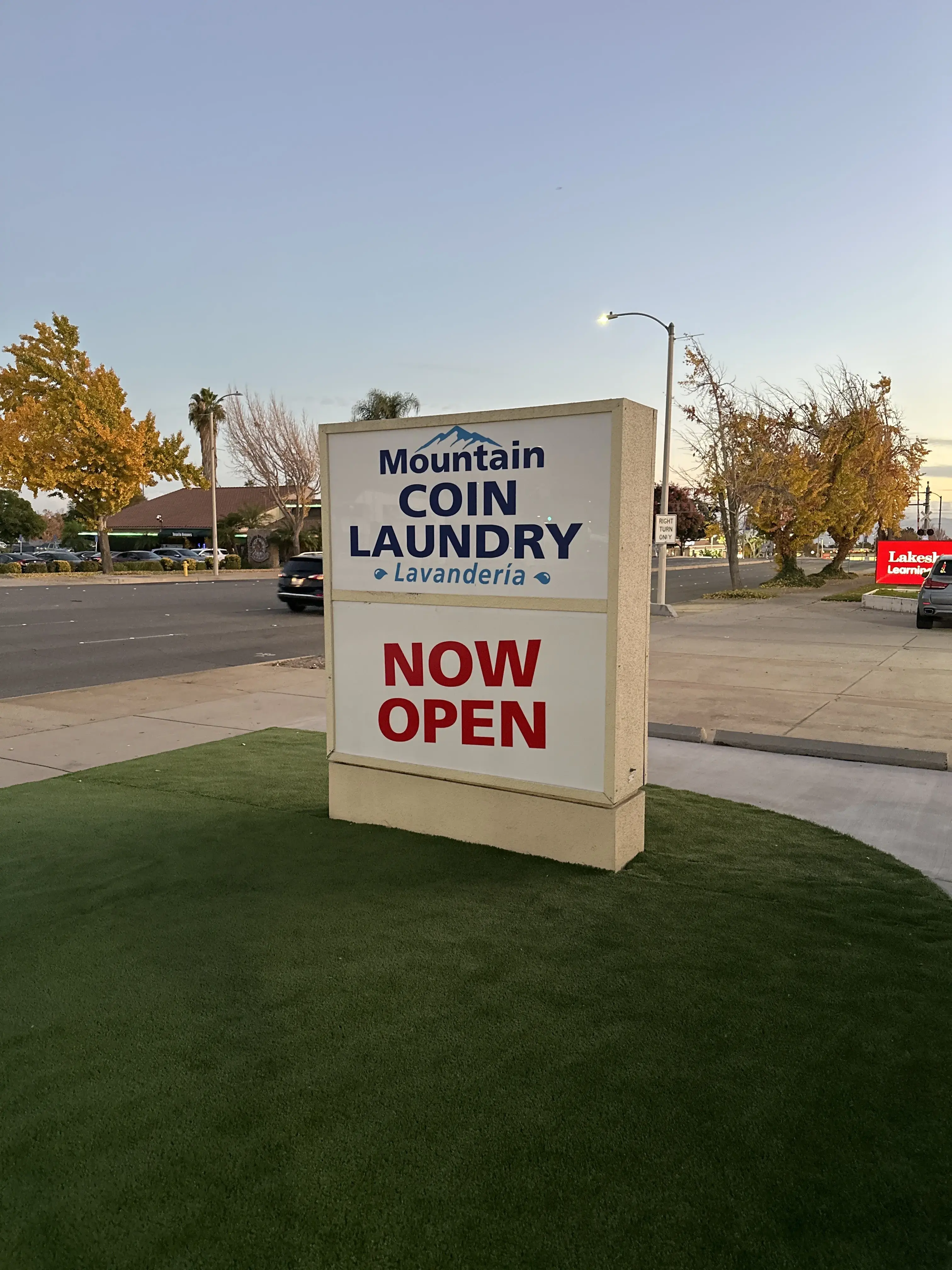 Mountain Coin Laundry/ Lavanderia - Image 2
