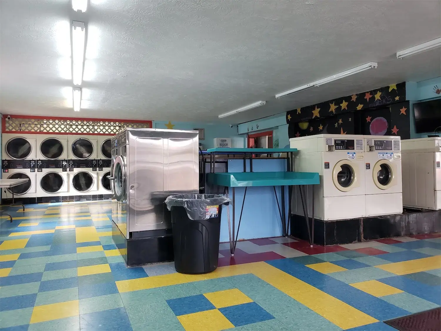 Mountain Home Laundromat - Image 11