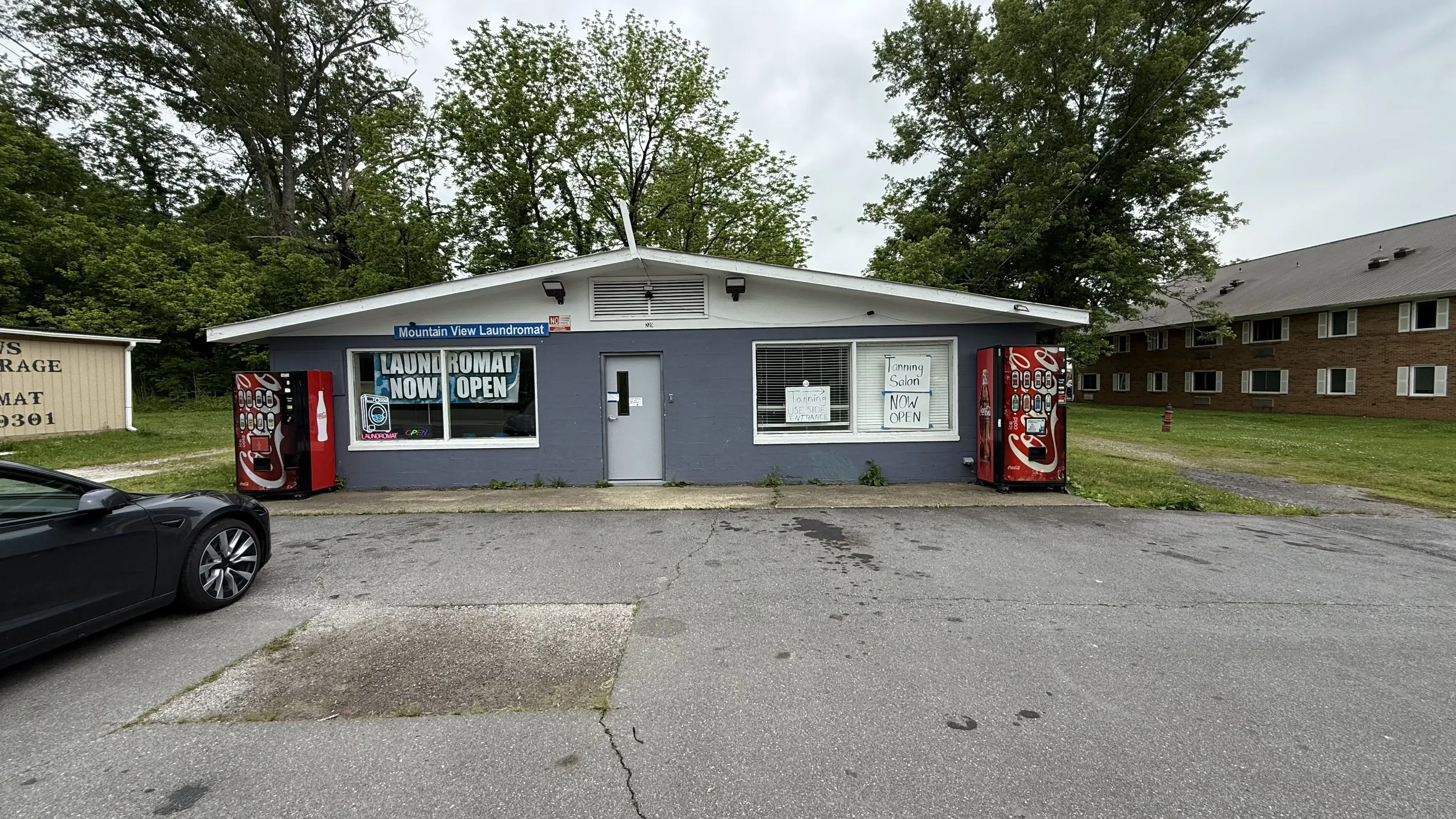 Mountain View Laundromat - Image 16