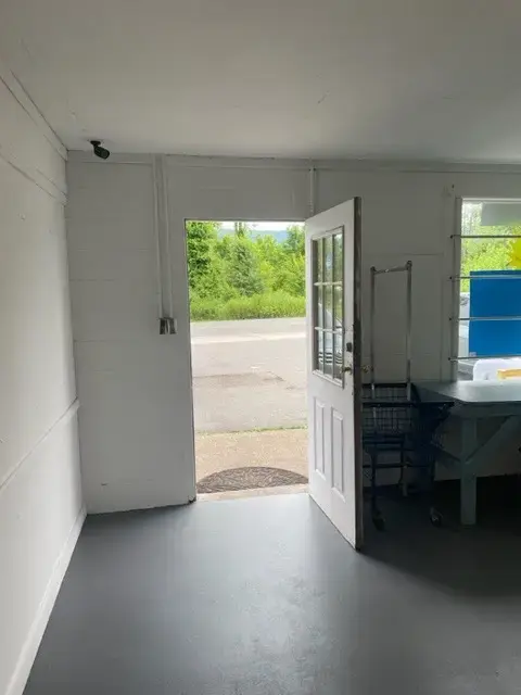 Mountain View Laundromat - Image 4