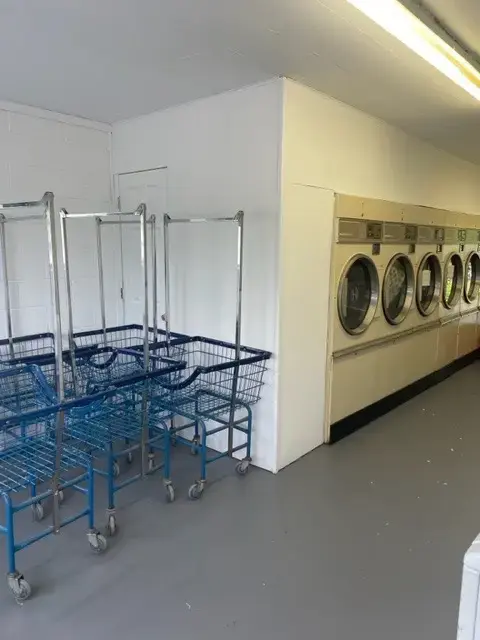 Mountain View Laundromat - Image 14