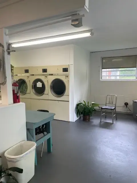 Mountain View Laundromat - Image 10