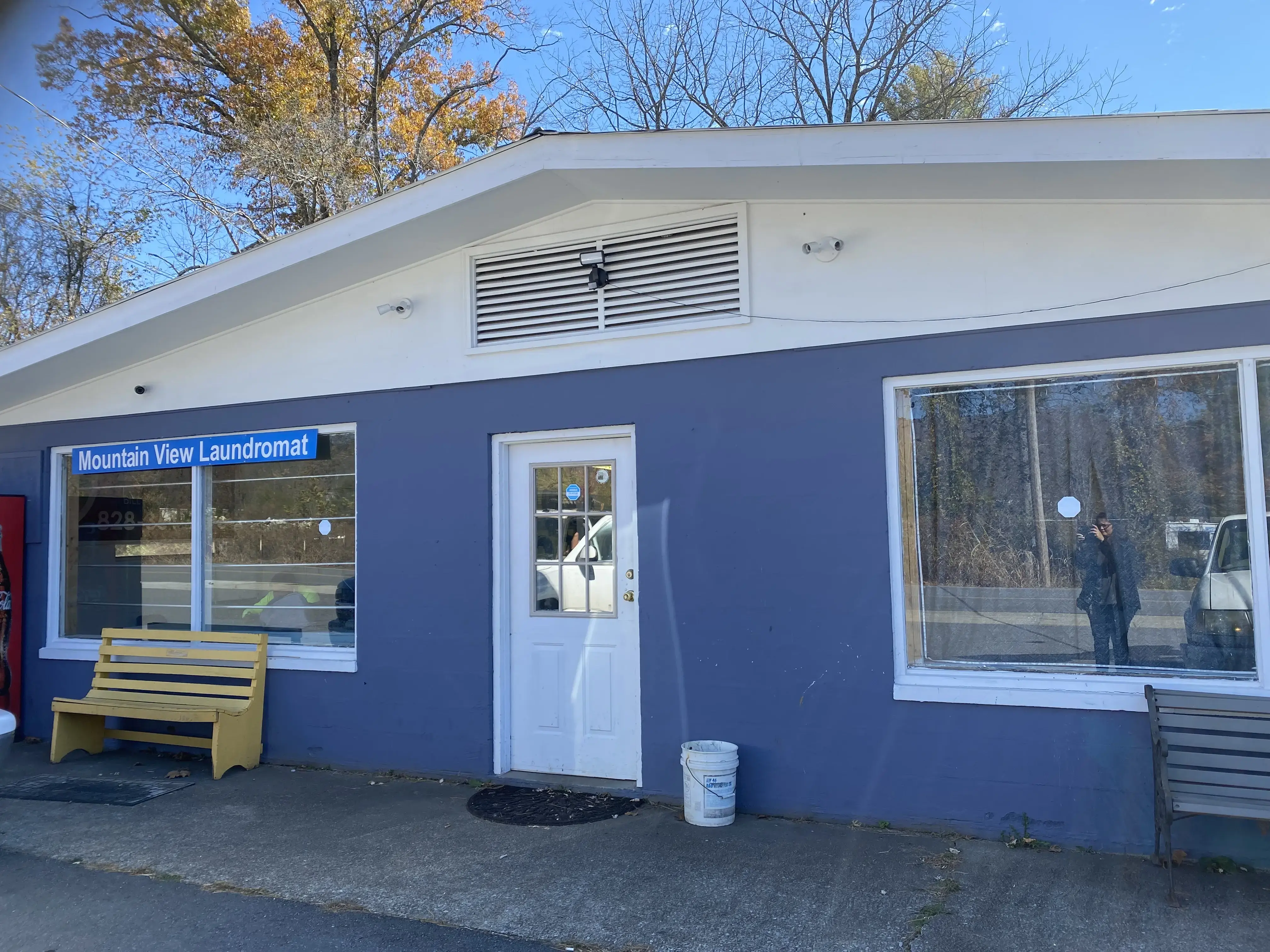 Mountain View Laundromat - Image 13