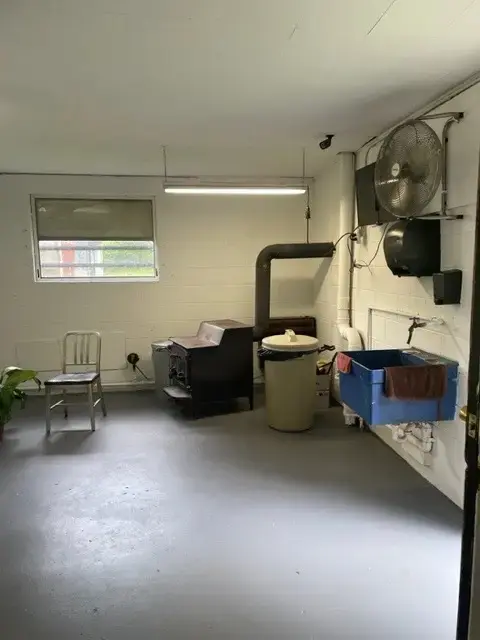 Mountain View Laundromat - Image 5