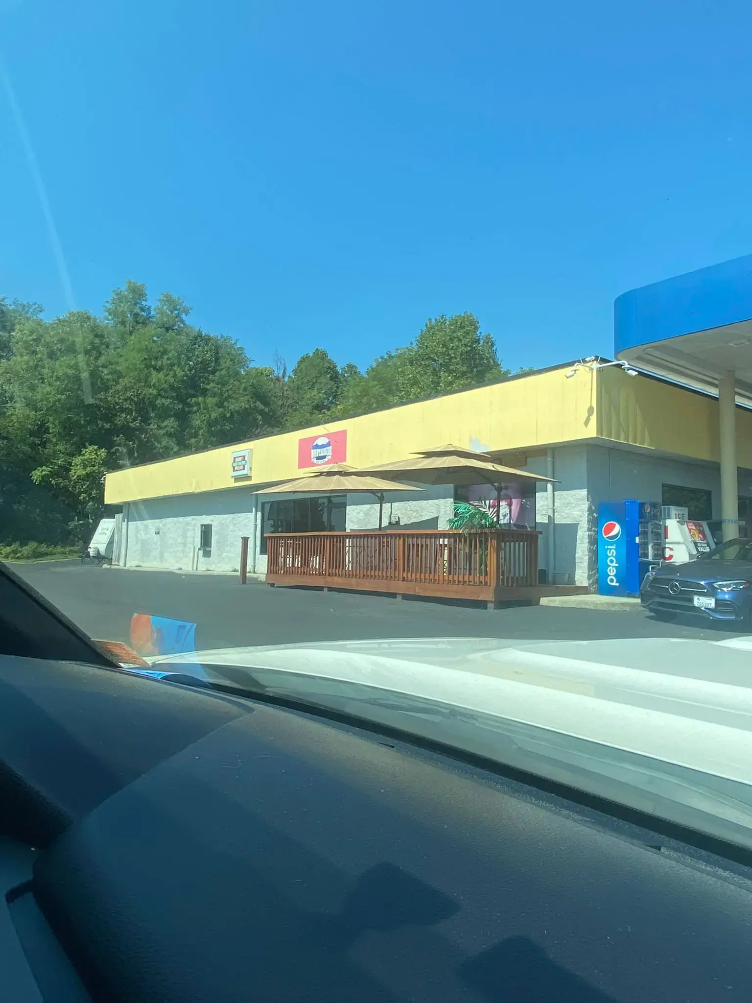 Mountainside Gas, Grocery and Laundromat - Image 3