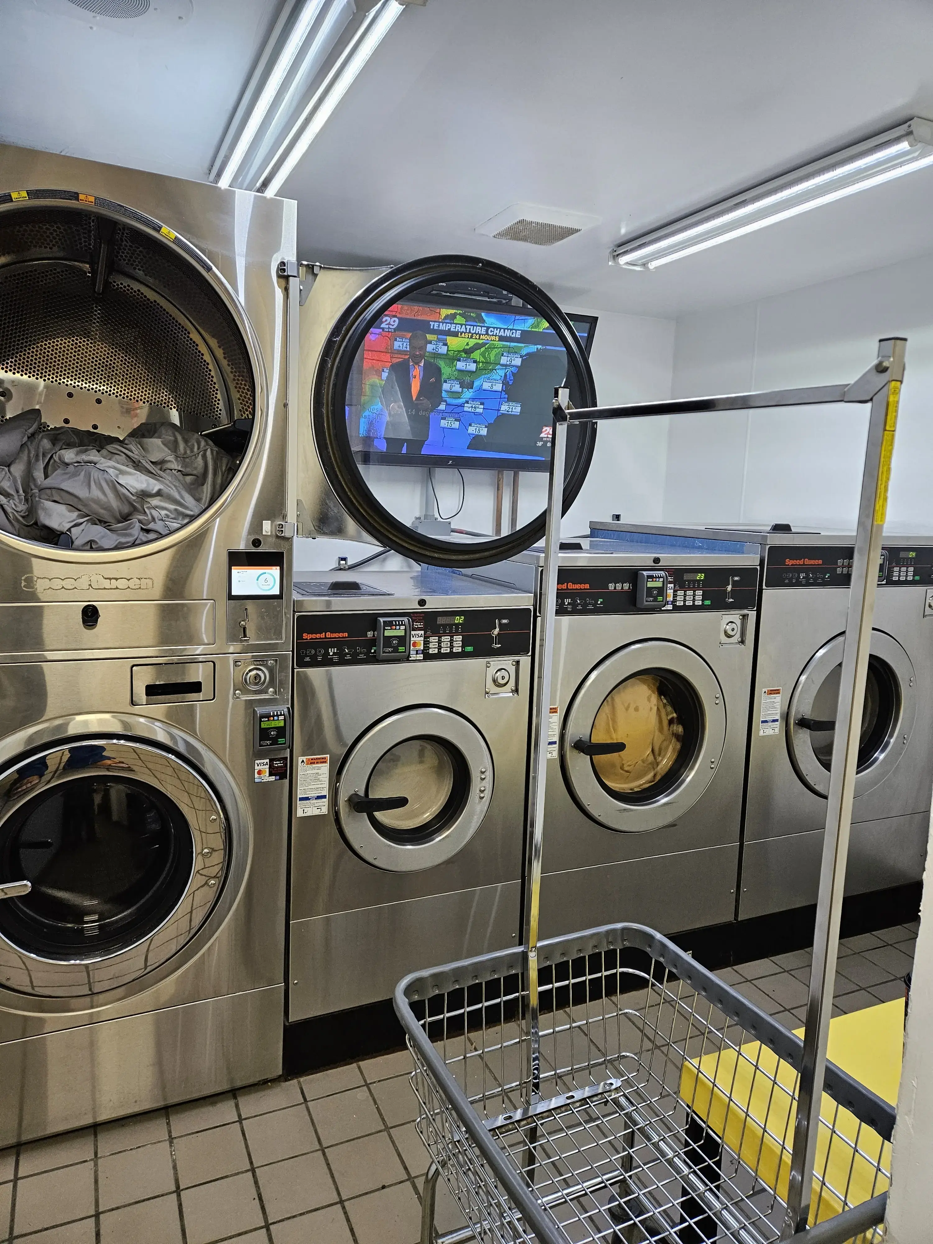 Mountainside Gas, Grocery and Laundromat thumbnail 2