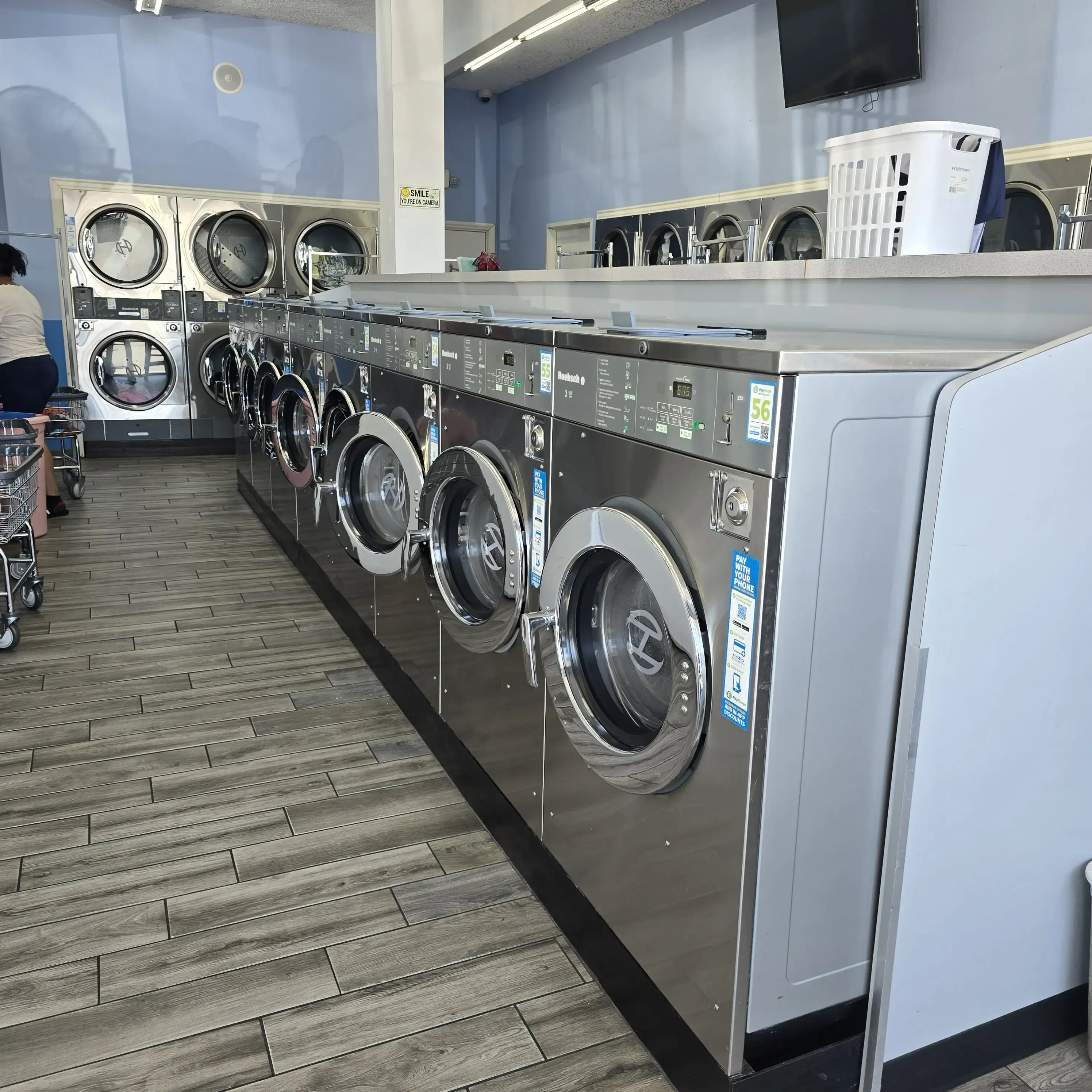 Mr and Mrs Bubbles Laundromat thumbnail 6