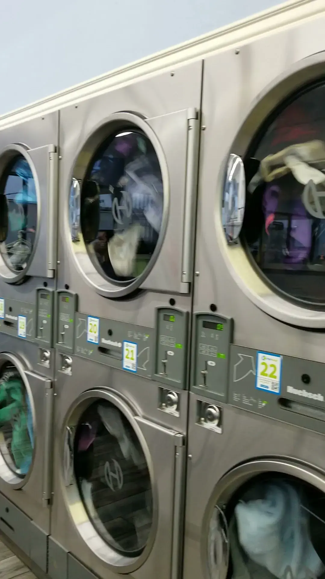 Mr and Mrs Bubbles Laundromat - Image 2