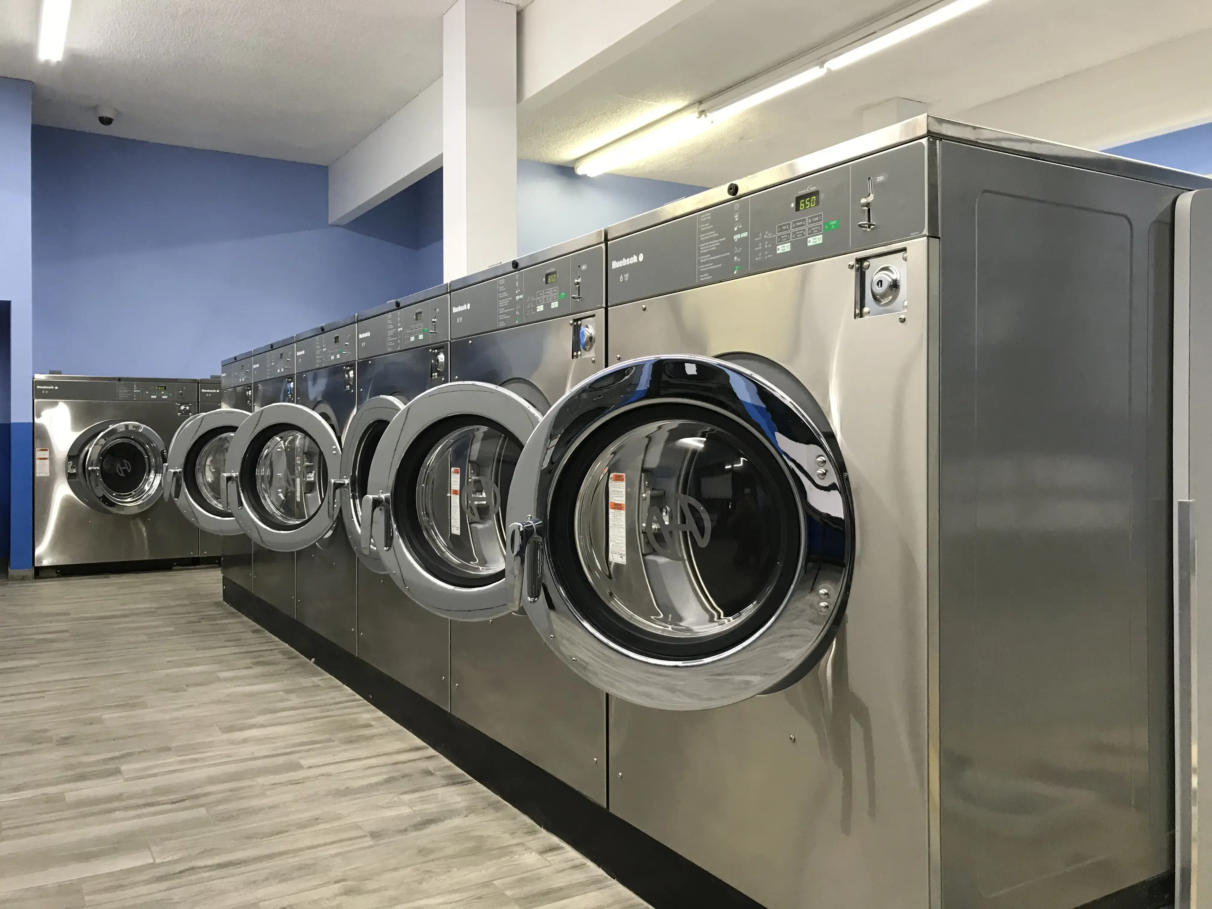 Mr and Mrs Bubbles Laundromat thumbnail 1