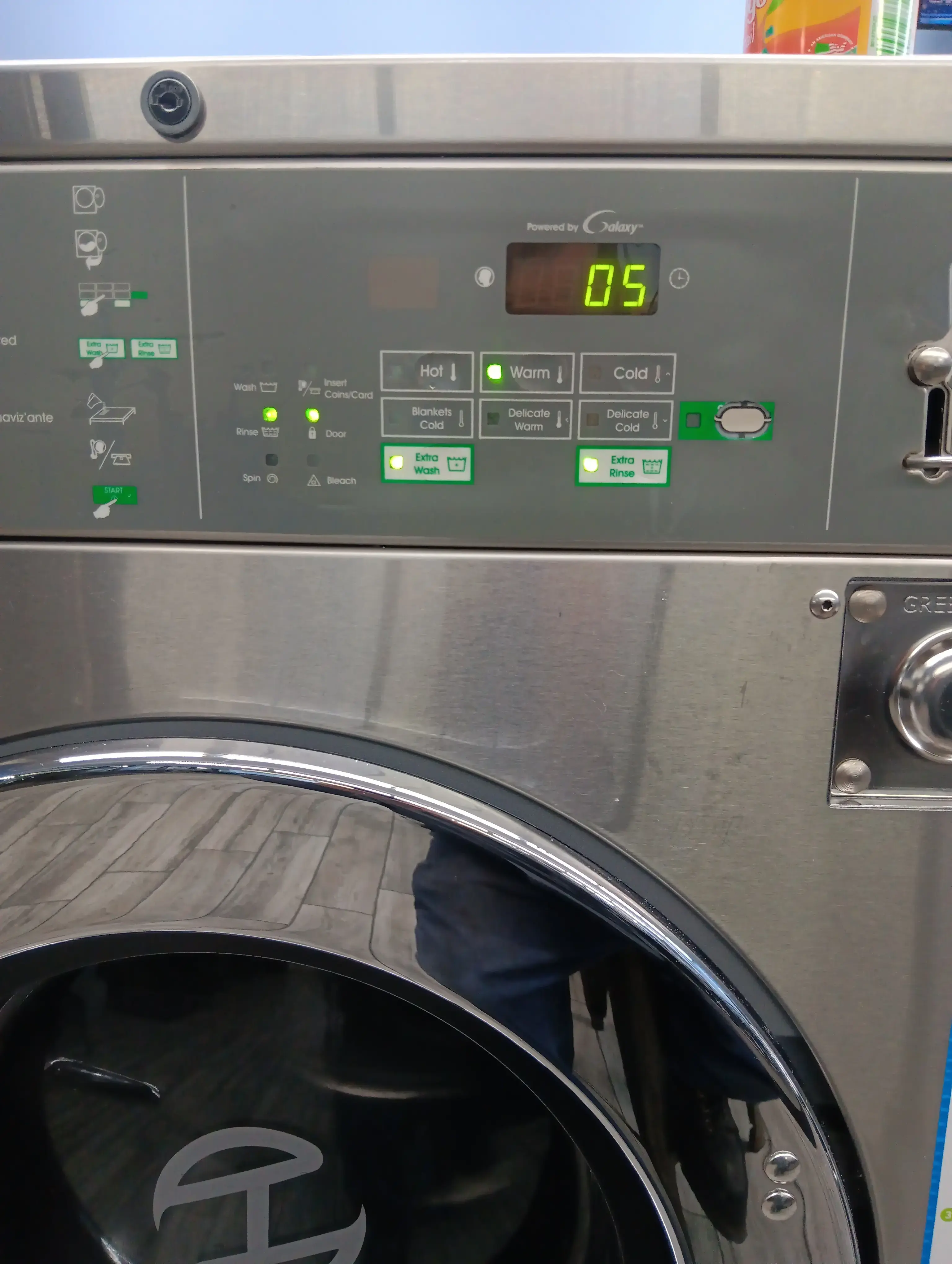 Mr and Mrs Bubbles Laundromat thumbnail 12