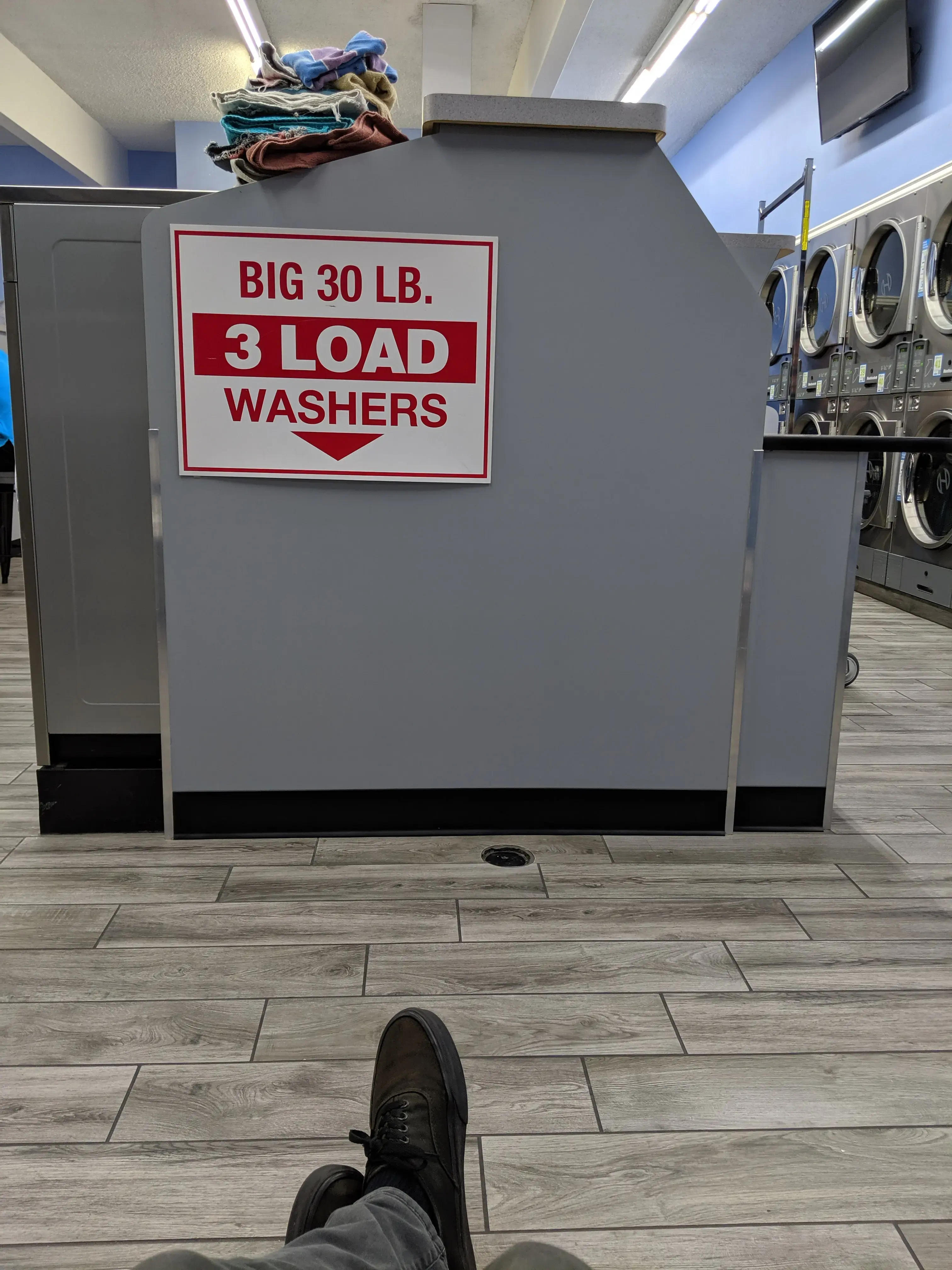 Mr and Mrs Bubbles Laundromat thumbnail 11