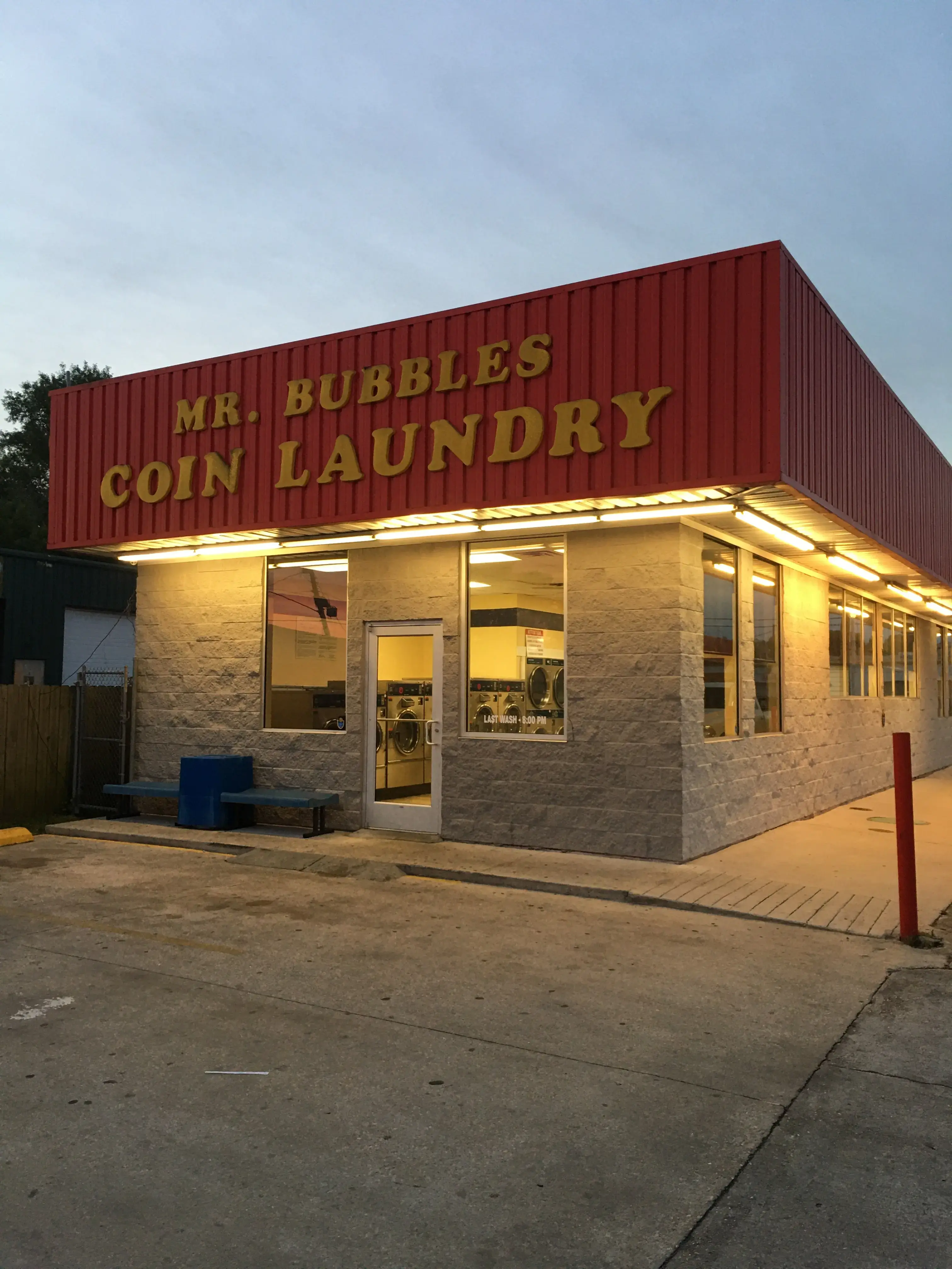 Mr Bubbles Coin Laundry thumbnail 2