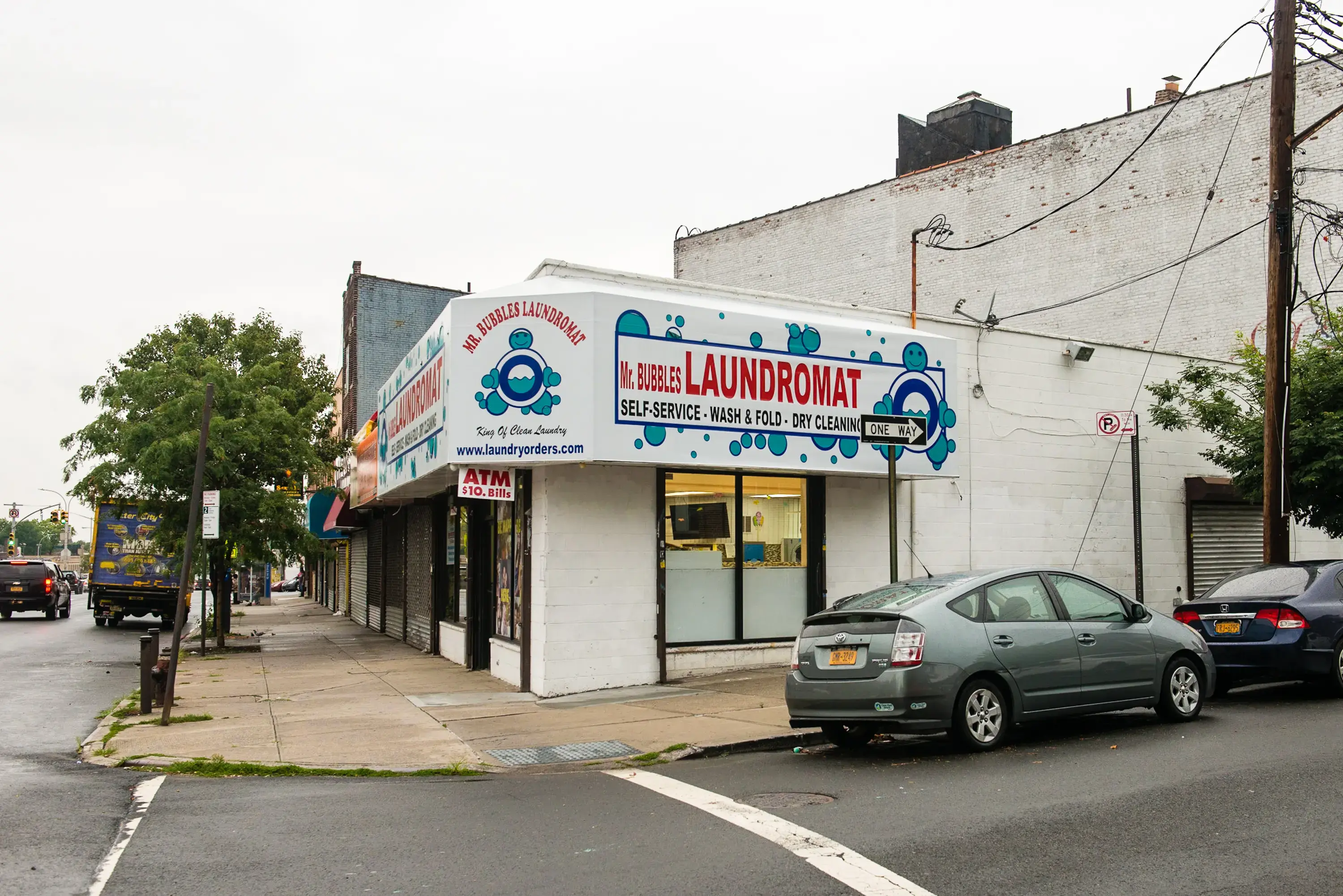 Mr. Bubbles Laundromat - Image 3