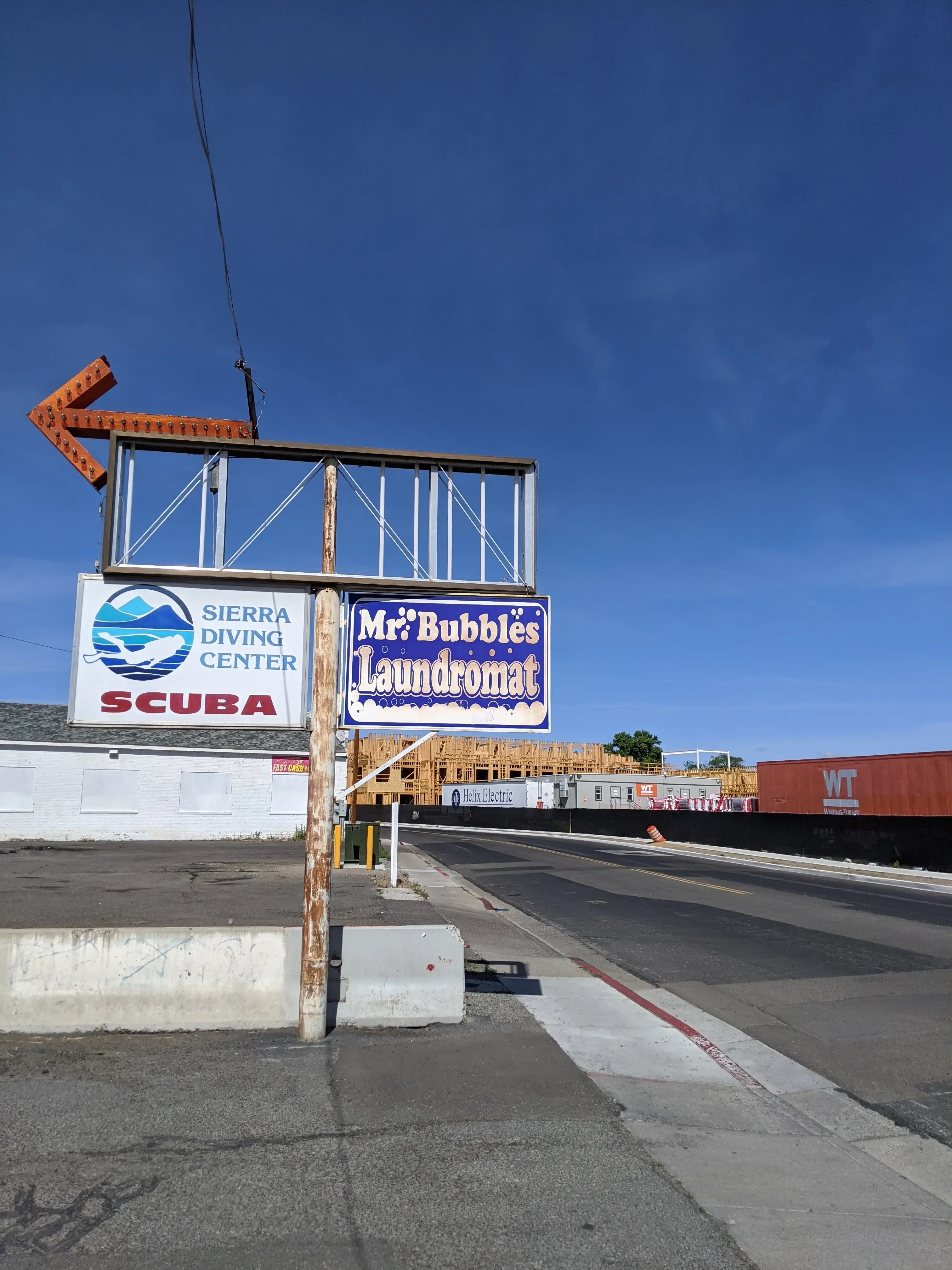 Mr. Bubbles Laundromat Grove thumbnail 8