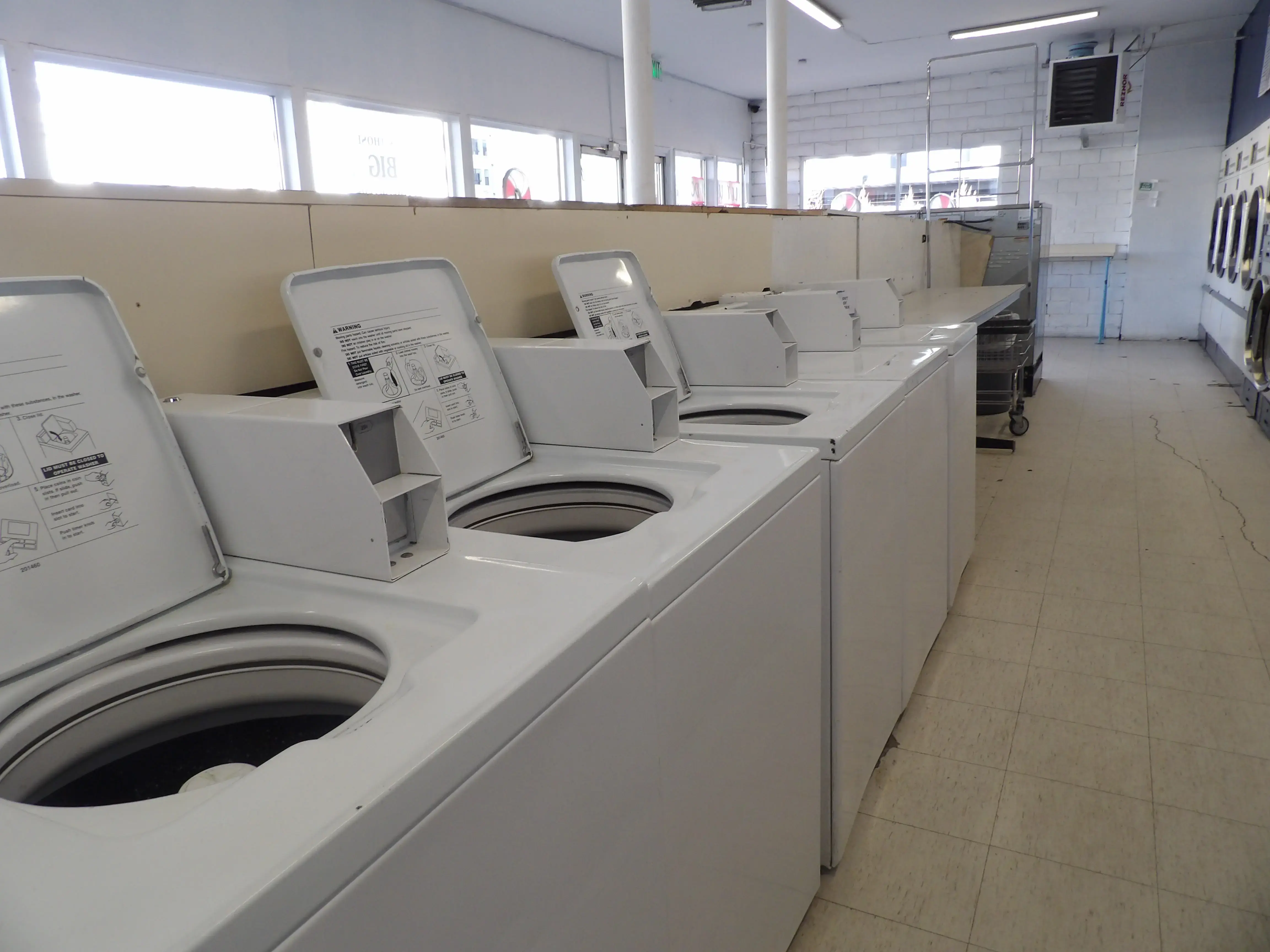 Mr. Bubbles Laundromat Grove - Image 9