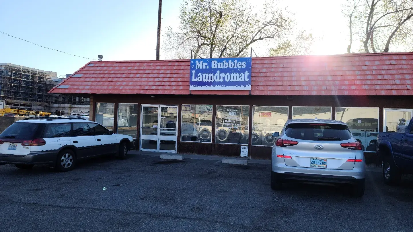Mr. Bubbles Laundromat Grove location