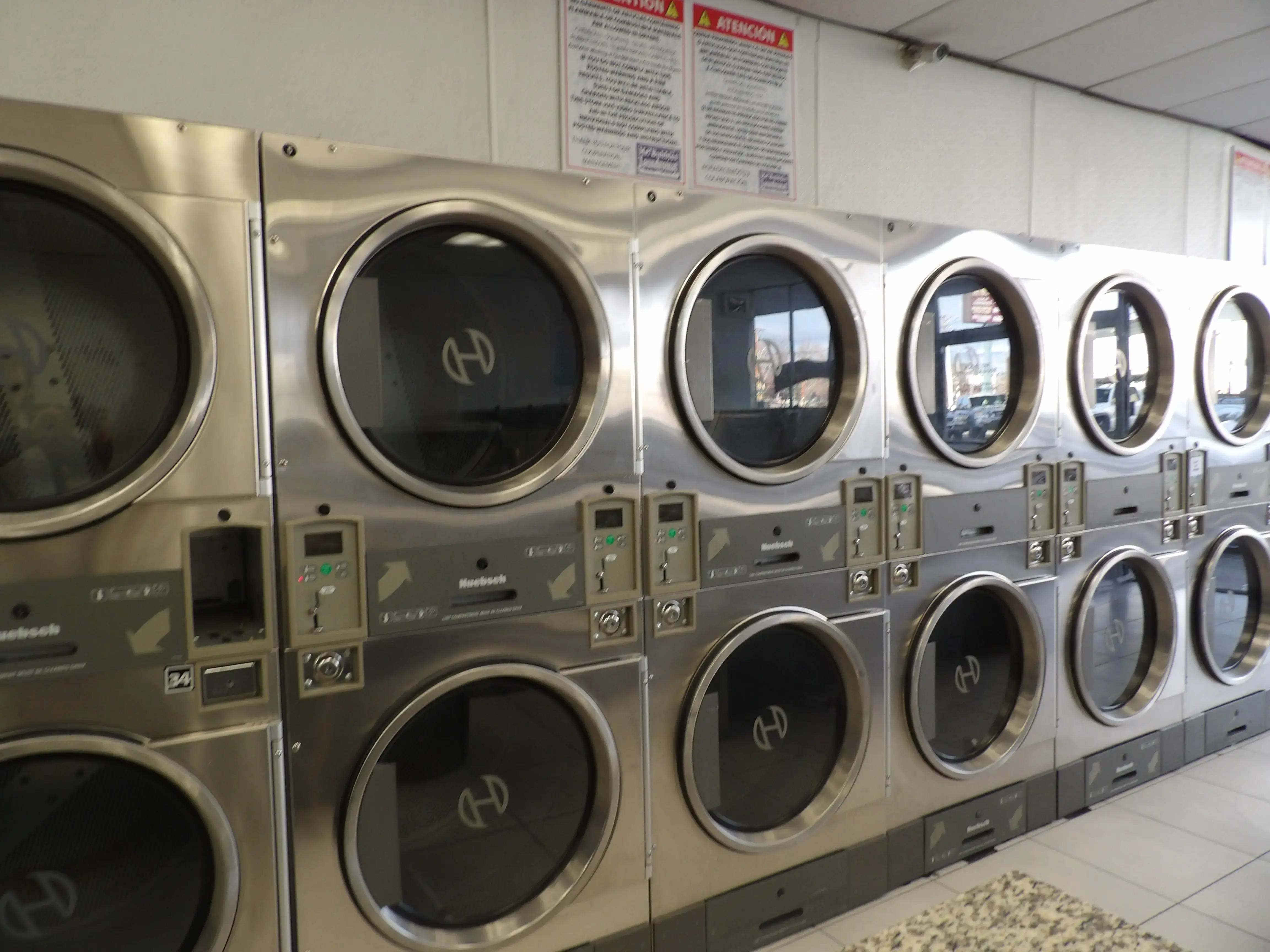 Mr. Bubbles Laundromat Kietzke thumbnail 11