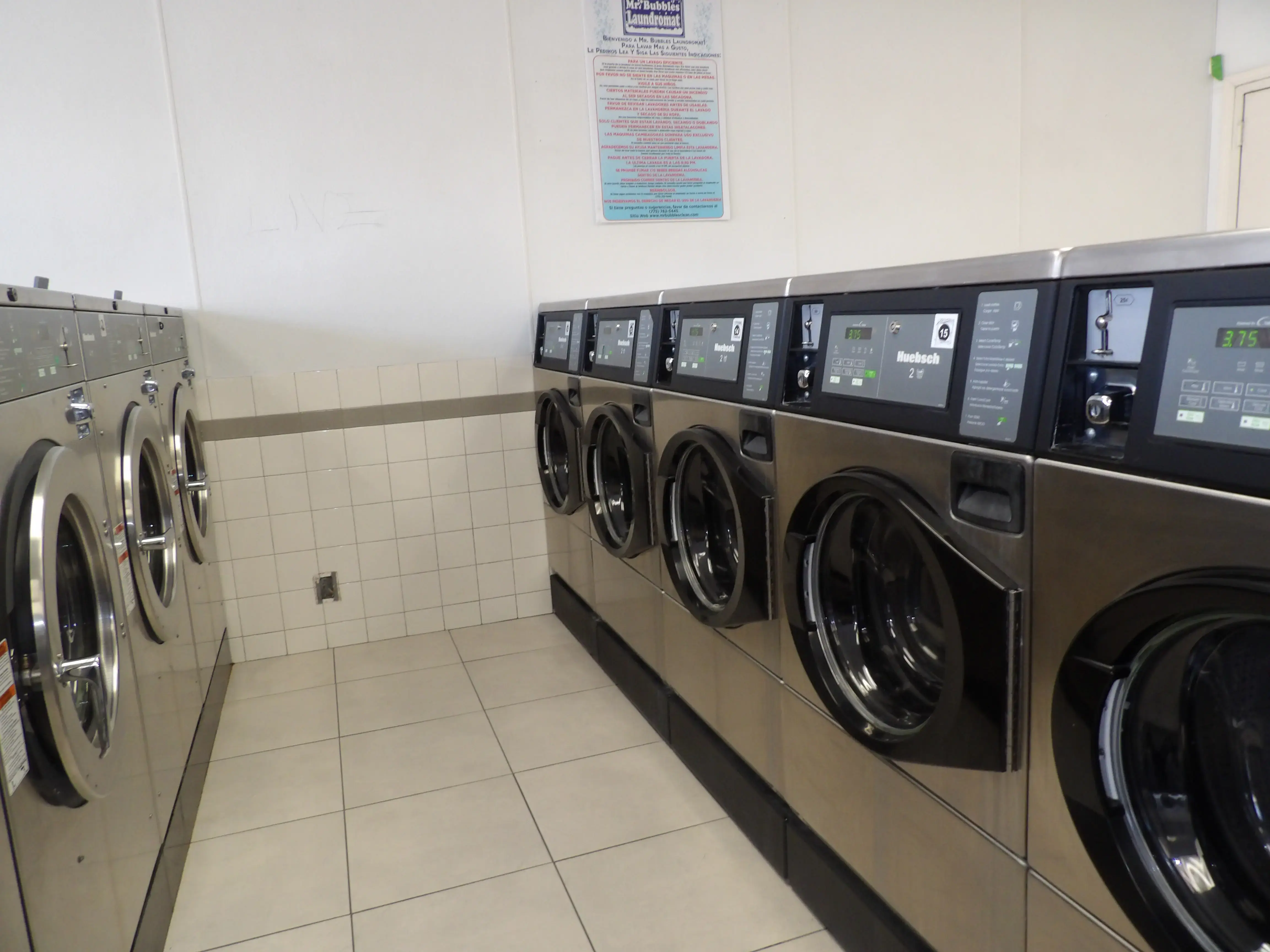 Mr. Bubbles Laundromat Kietzke thumbnail 14