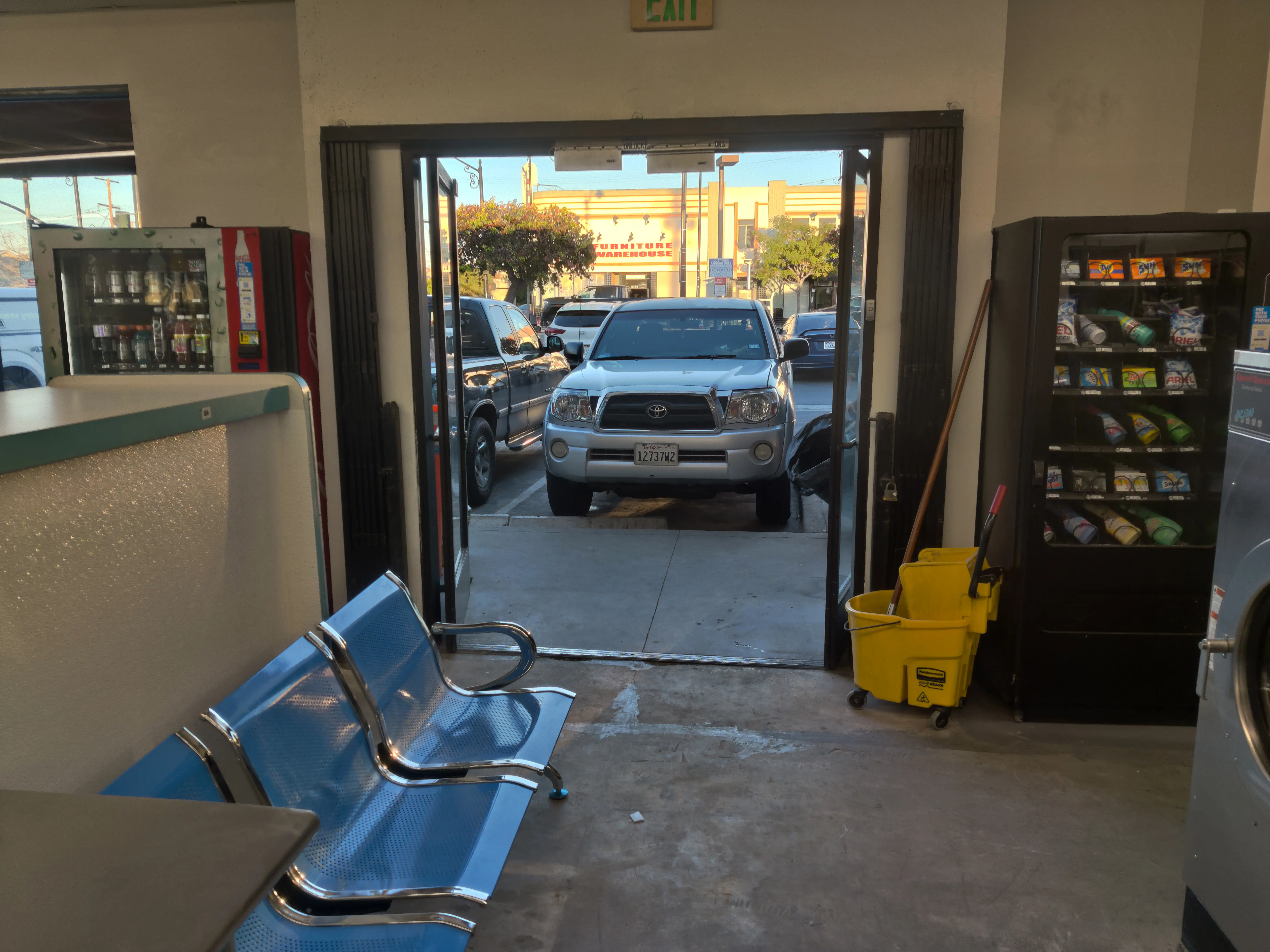 Mr. Bubbles Laundromat - Image 10