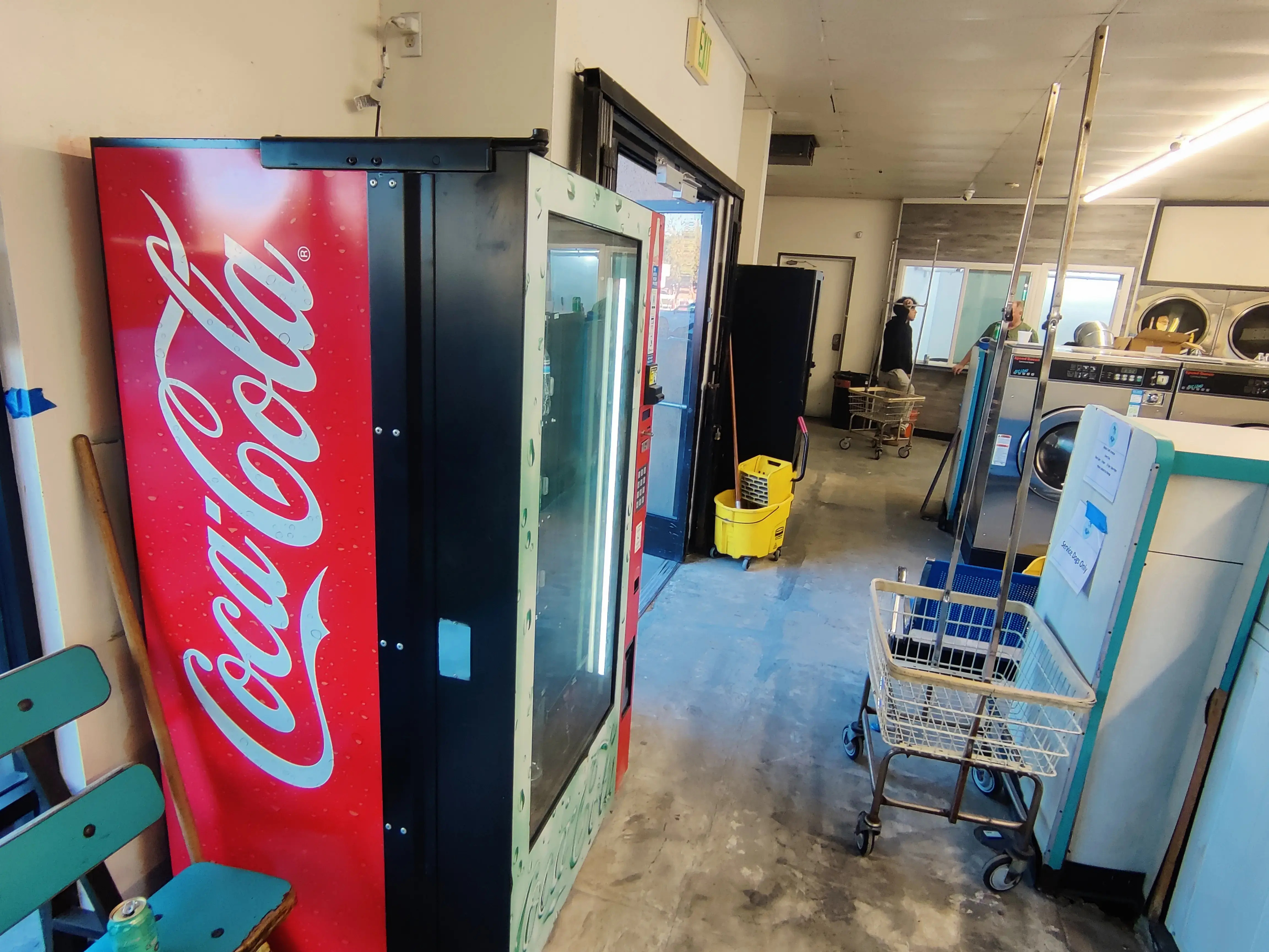 Mr. Bubbles Laundromat - Image 11