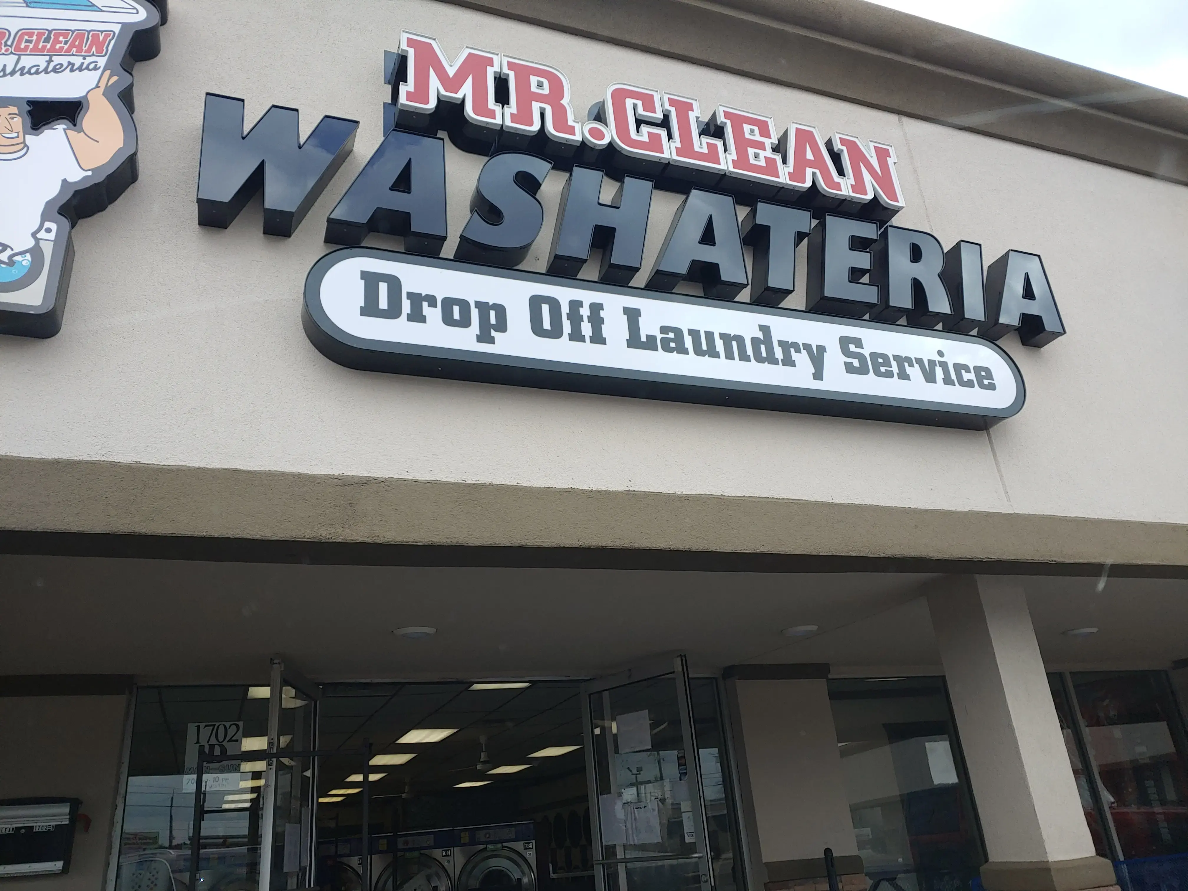 Mr. Clean Washateria & Laundromat thumbnail 3