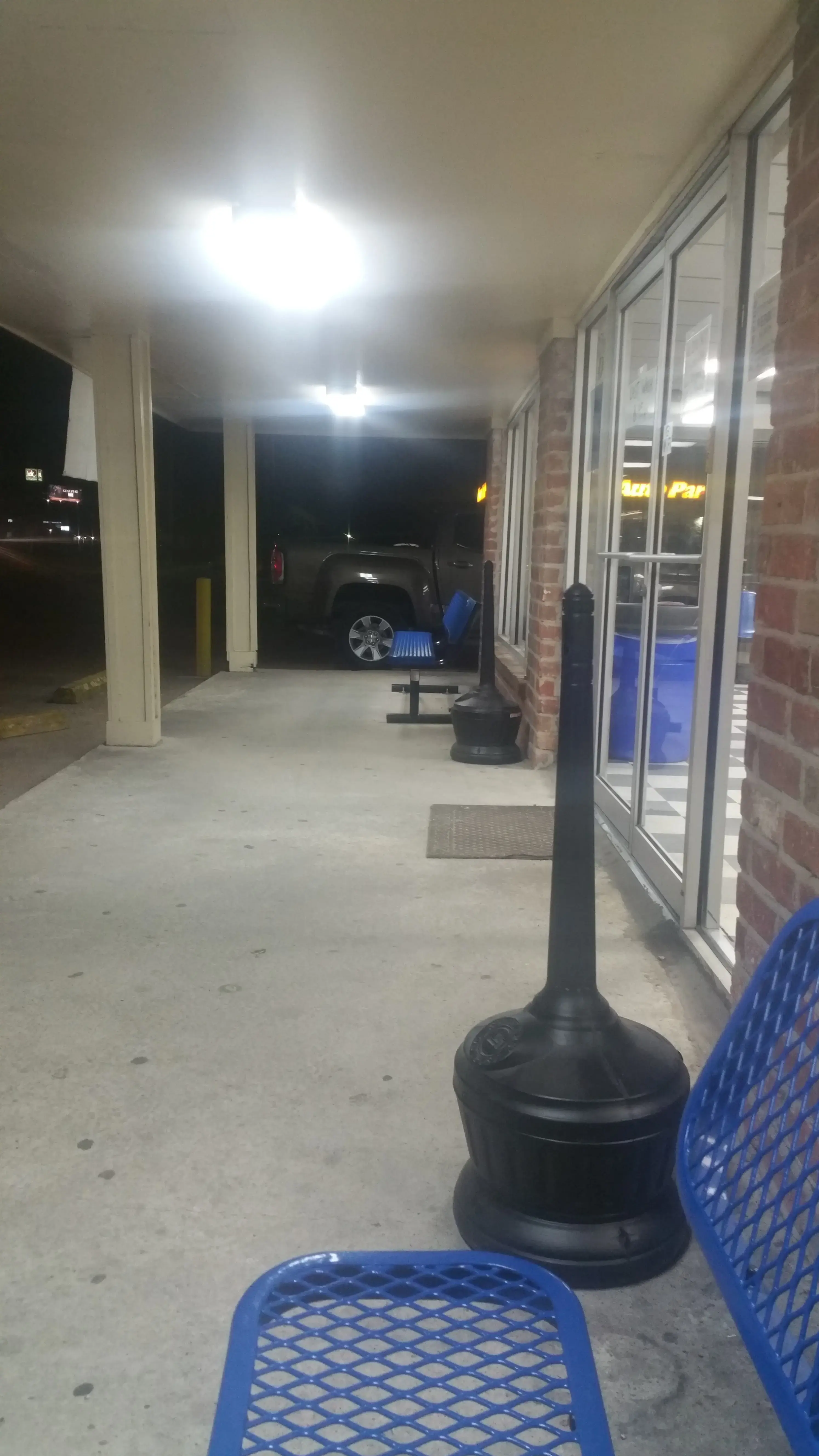 Mr. Clean Washateria & Laundromat - Image 18
